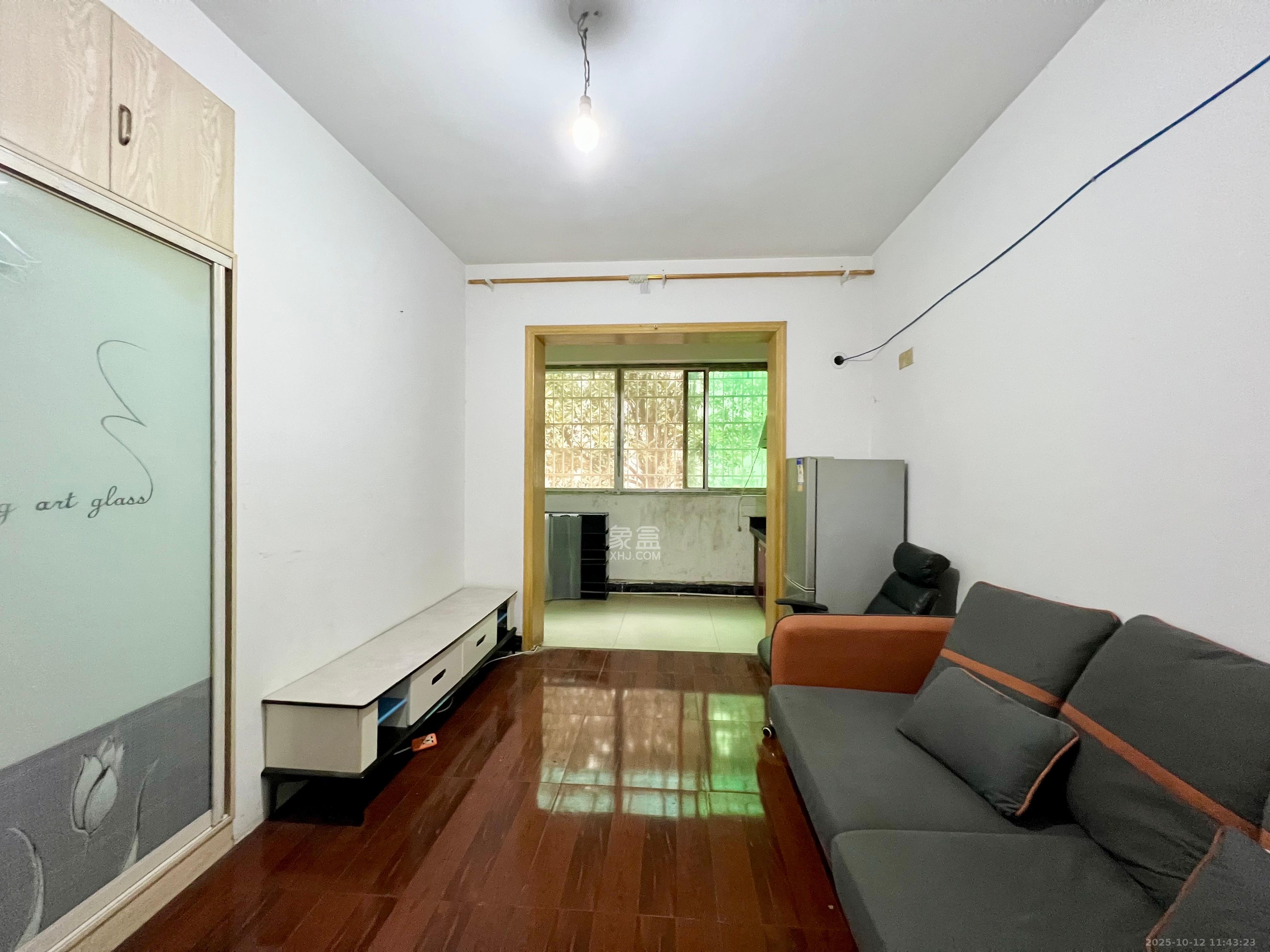 龙福小区 1室1厅1卫 1000.0元/月 龙福小区 1室1厅1卫 1000.0元/月室内图