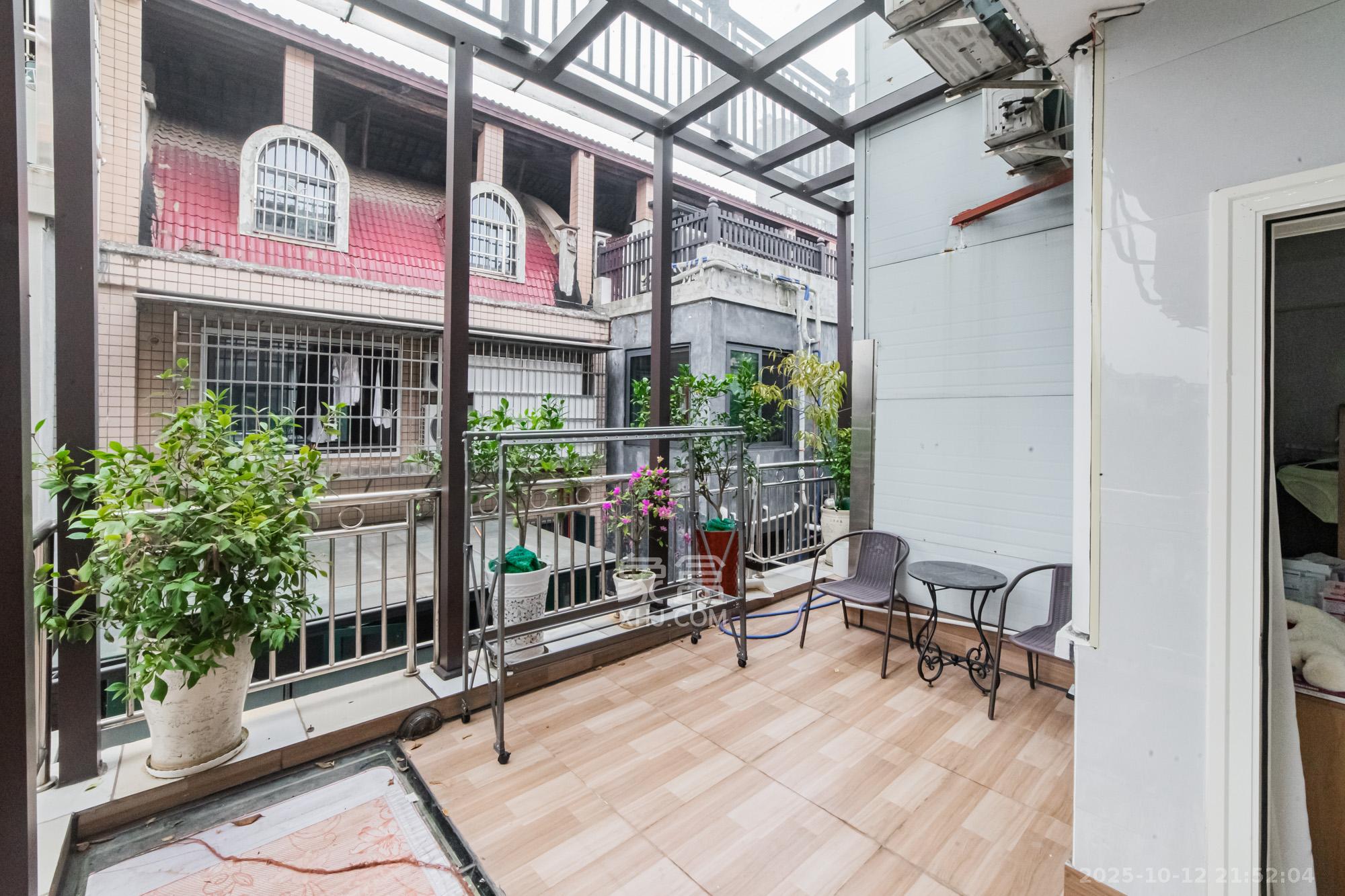 长泰豪园 7室2厅4卫 580.0万 长泰豪园 7室2厅4卫 580.0万阳台