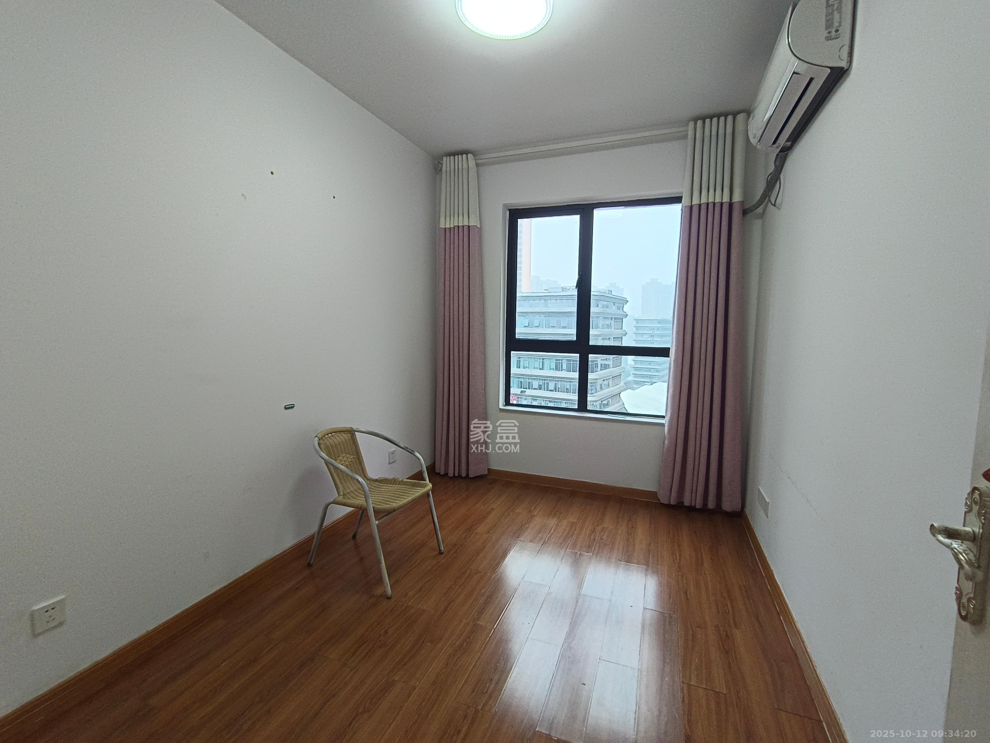 保利西海岸B区  3室2厅1卫    3200.0元/月