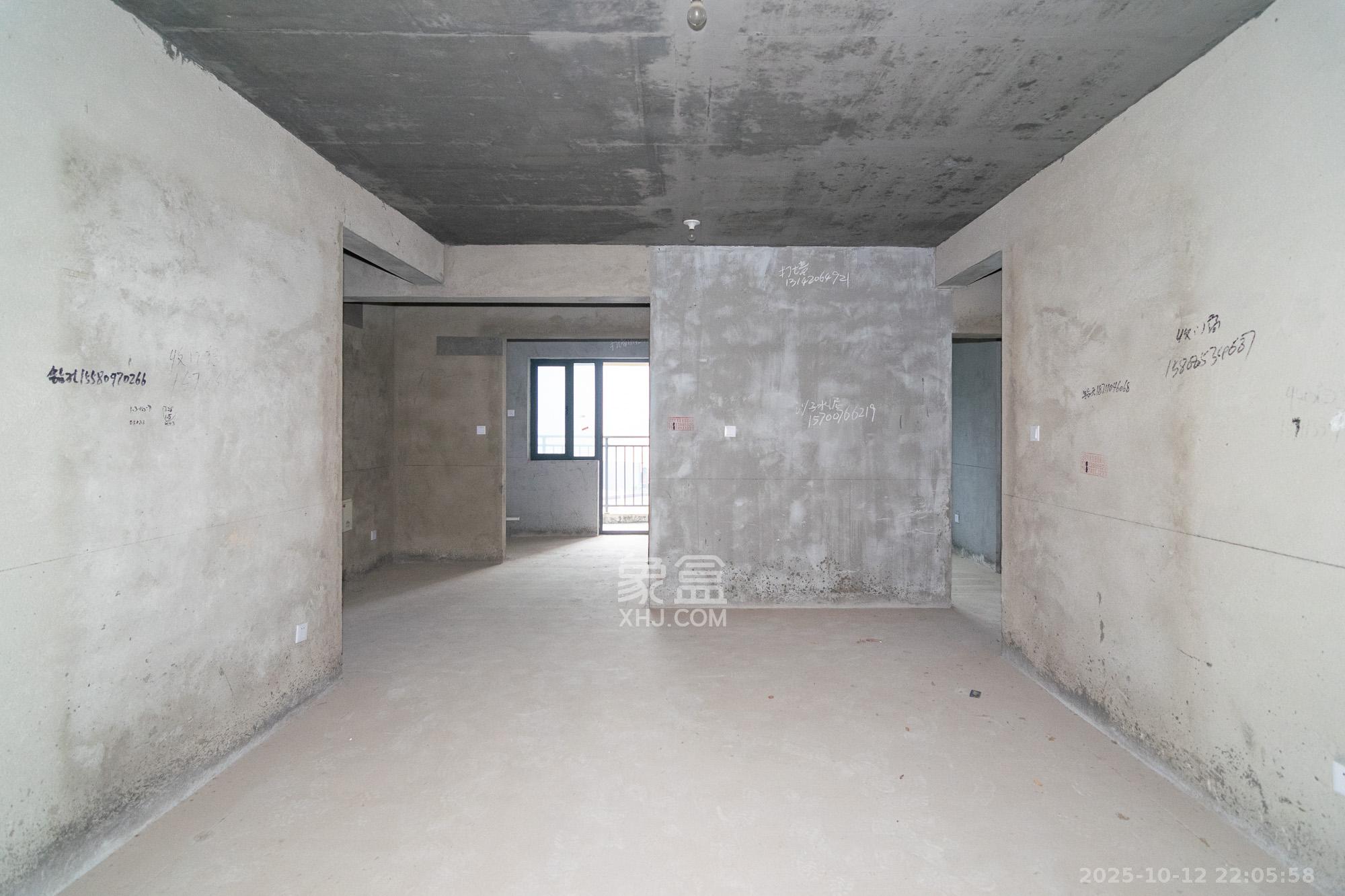 澳海澜庭  3室2厅2卫    65.0万客厅