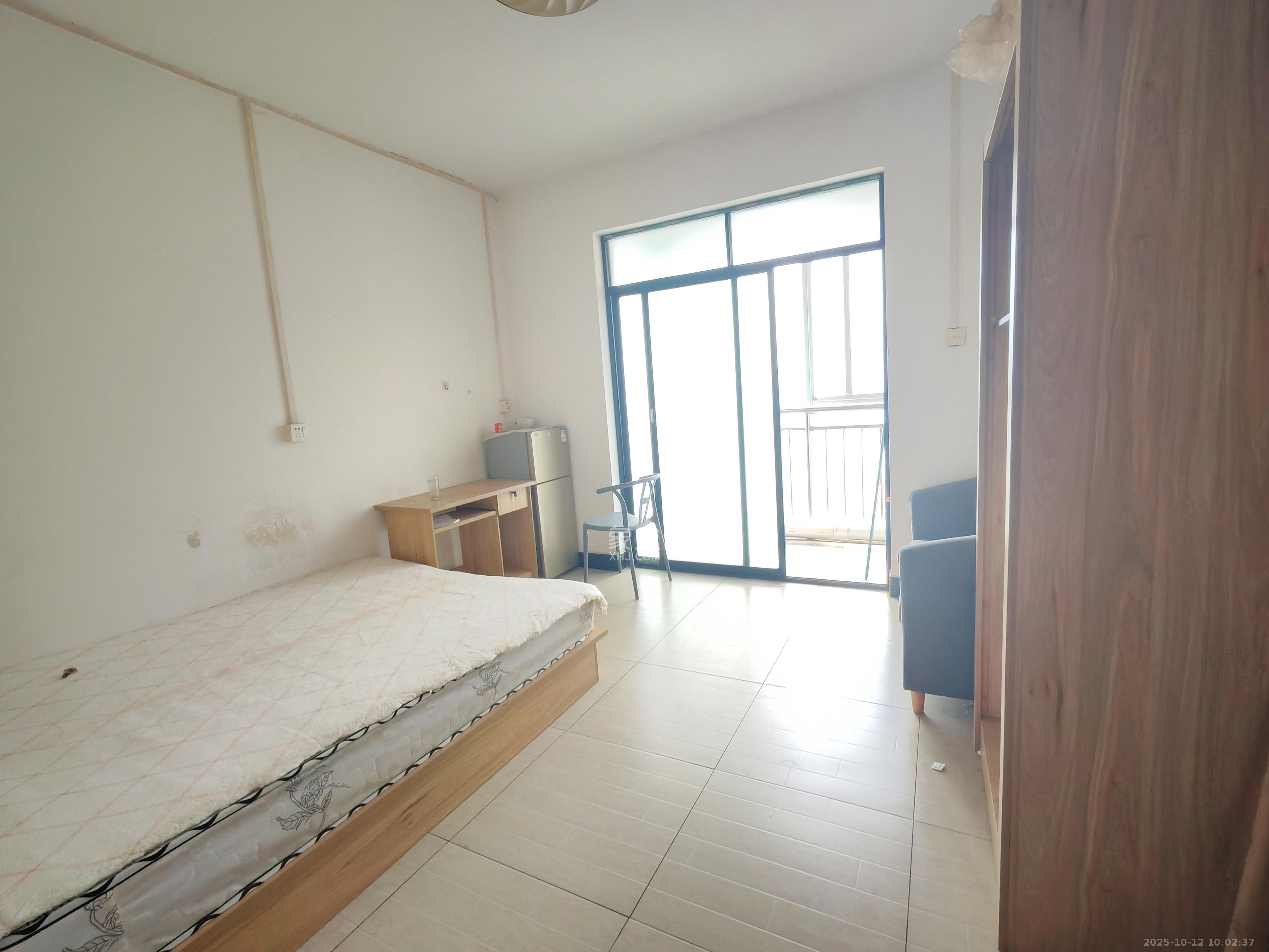 荷花园电信宿舍(天辰荷花苑)  7室1厅2卫    3800.0元/月 荷花园电信宿舍(天辰荷花苑)  7室1厅2卫    3800.0元/月