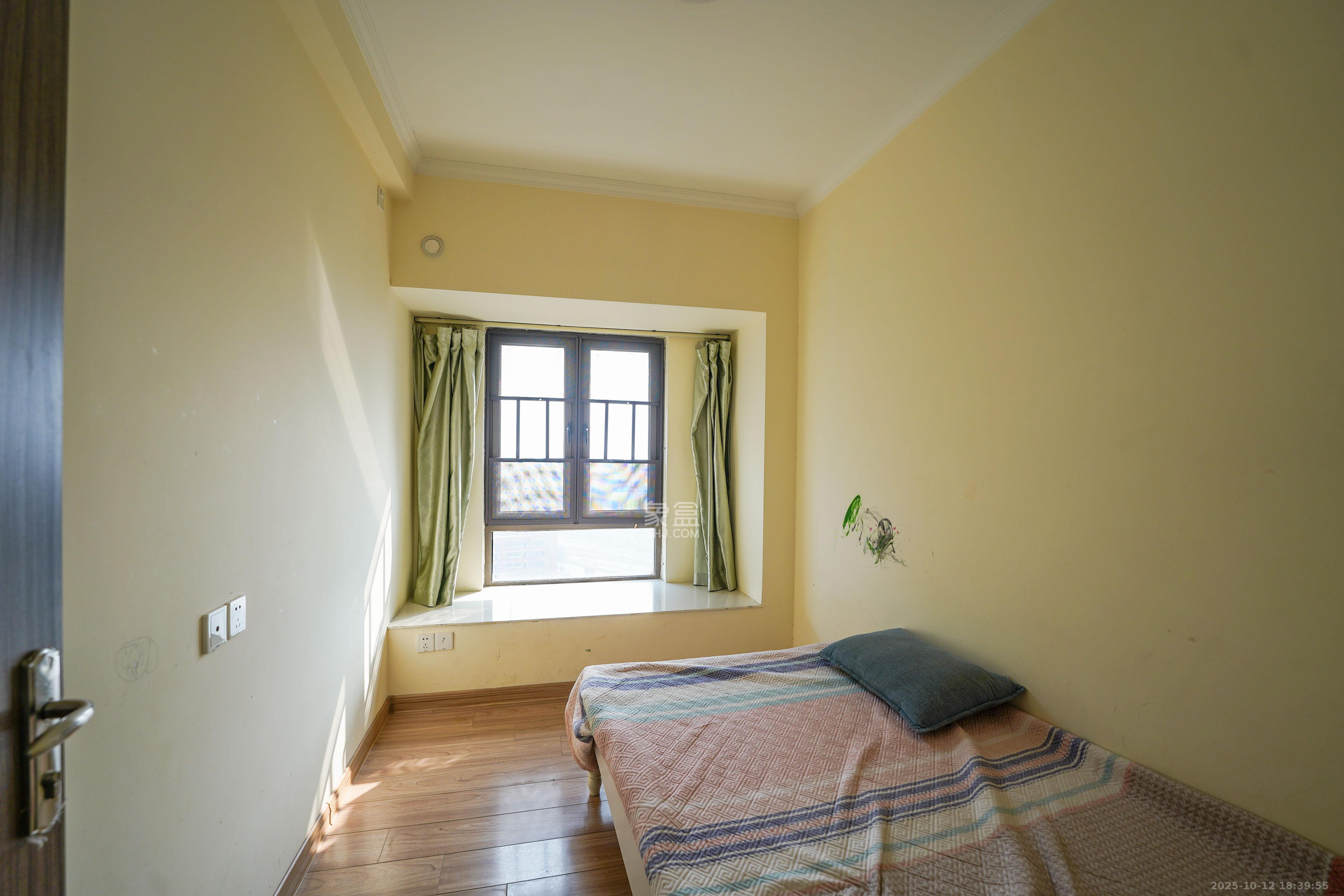 碧桂园公园壹号(凯怡茗苑) 3室2厅1卫 58.0万 碧桂园公园壹号(凯怡茗苑) 3室2厅1卫 58.0万卧室