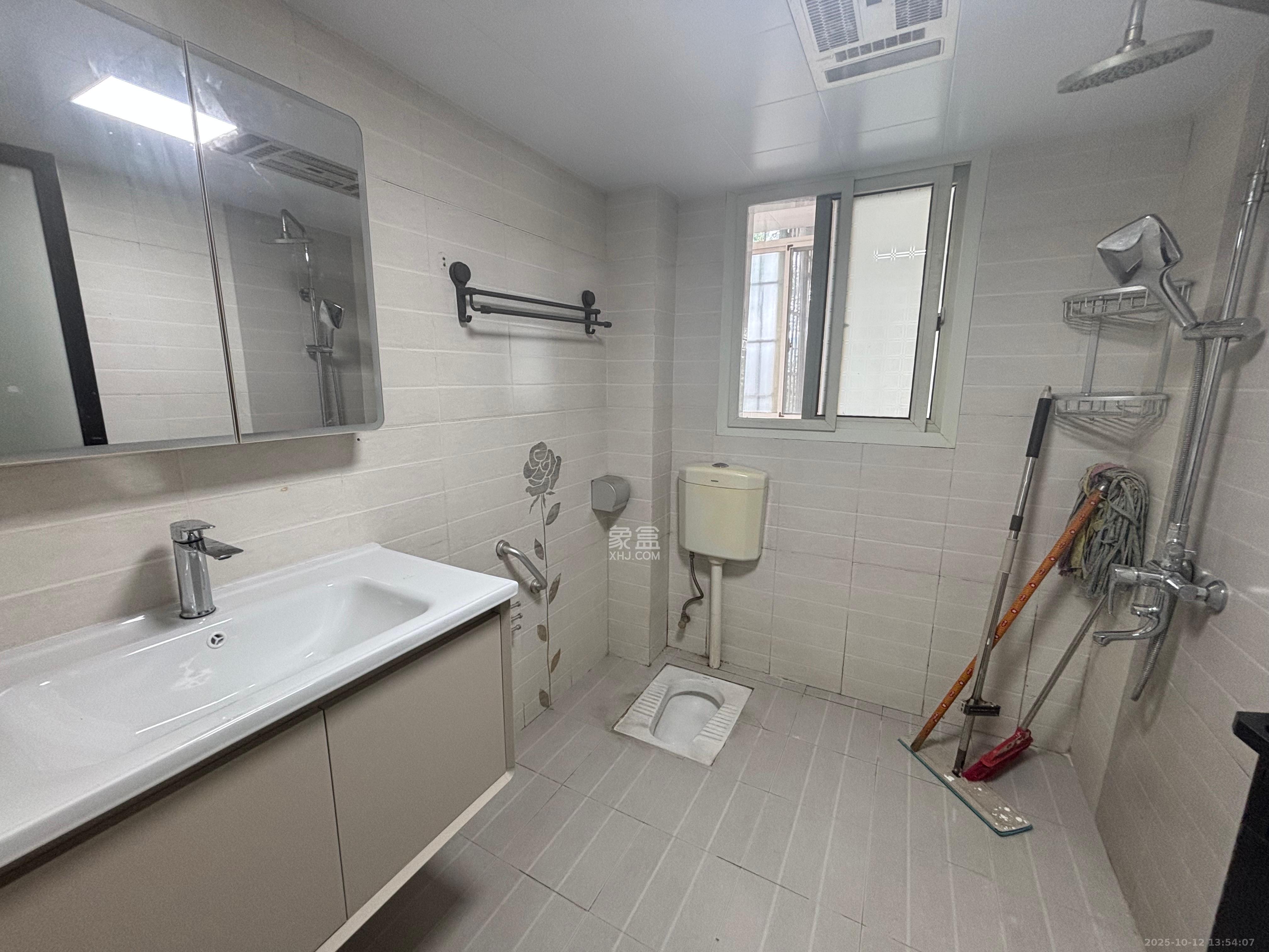 泰时花园  3室2厅1卫    2600.0元/月室内图