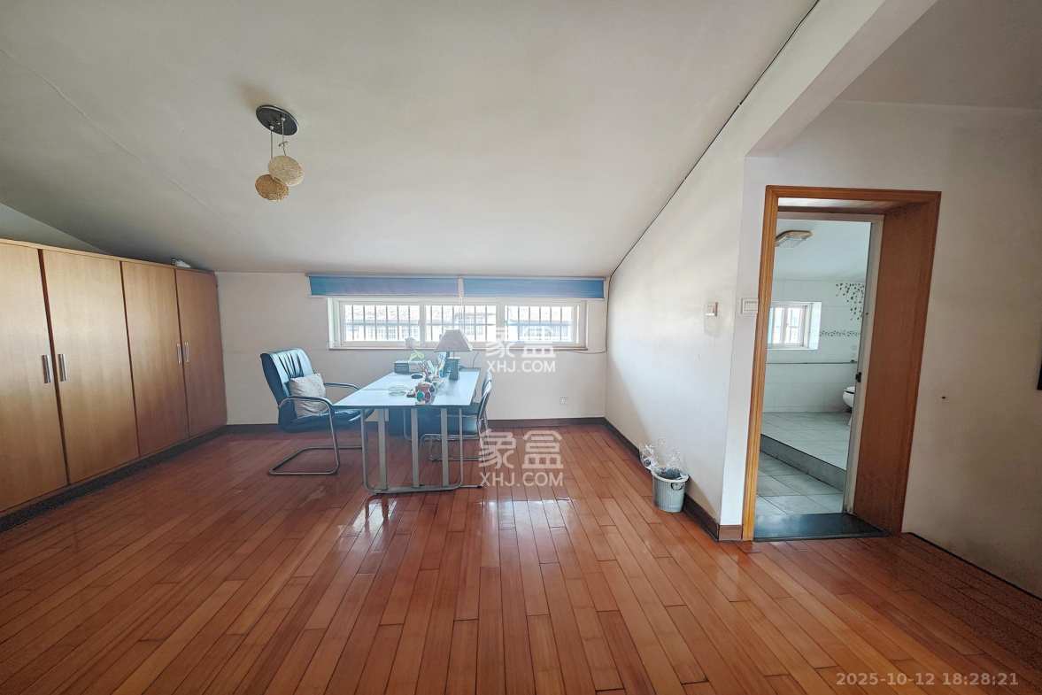 怡景民居 4室2厅2卫 53.0万 怡景民居 4室2厅2卫 53.0万卧室