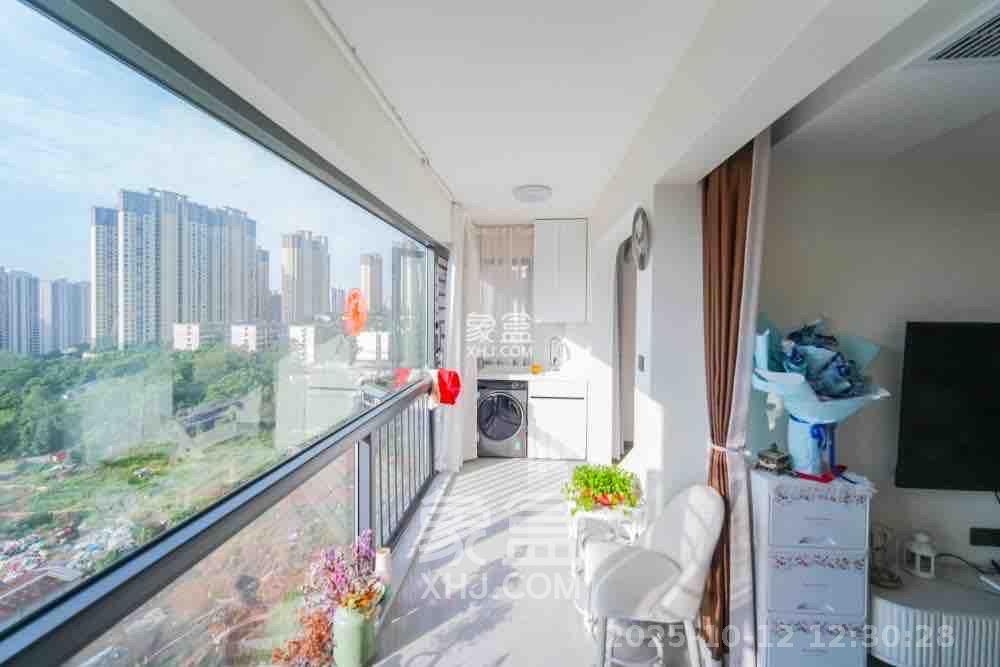 卓越伊景苑  3室2厅2卫    3600.0元/月 卓越伊景苑  3室2厅2卫    3600.0元/月室内图