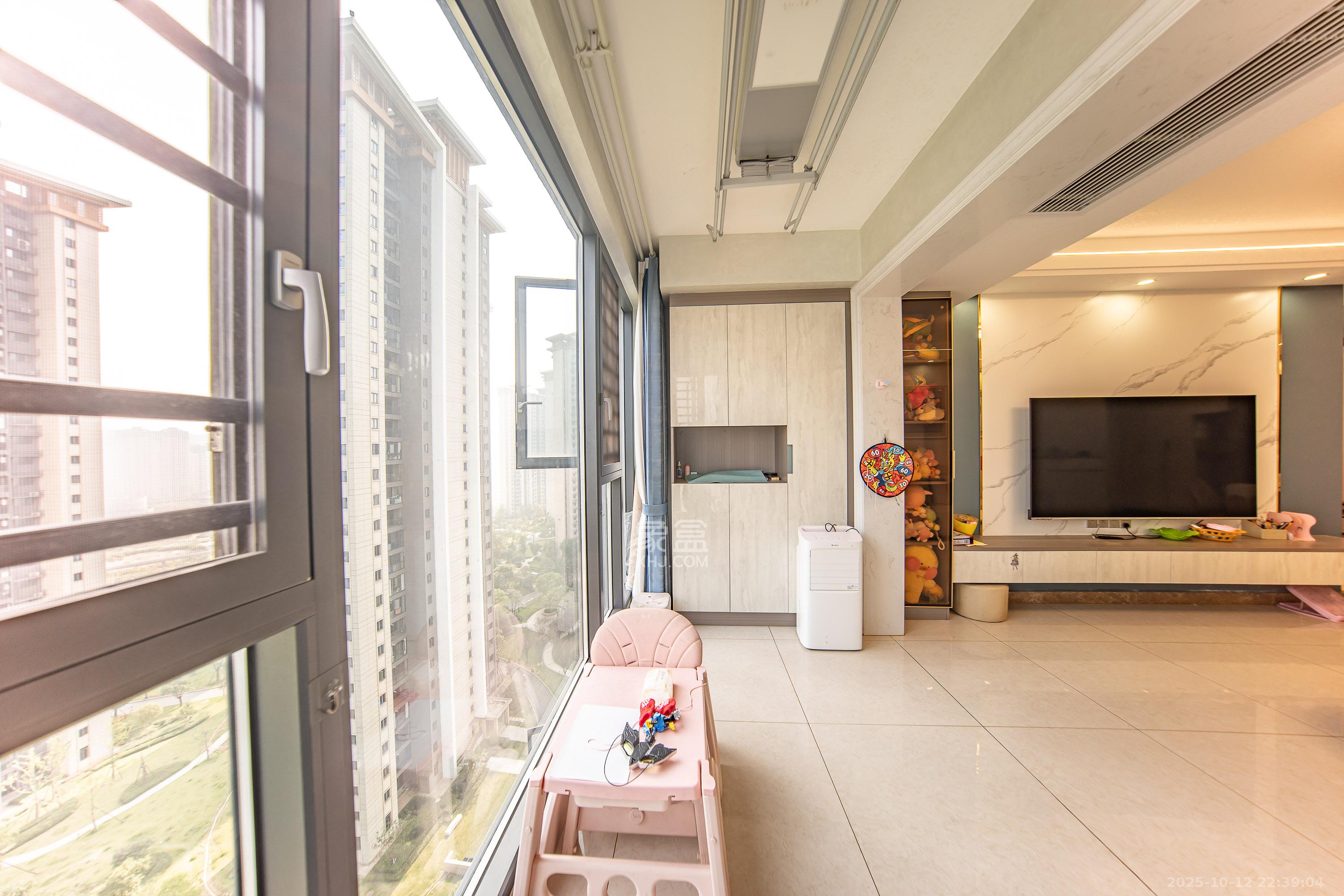 恒大文化旅游城A区  3室2厅2卫    112.0万 恒大文化旅游城A区  3室2厅2卫    112.0万阳台