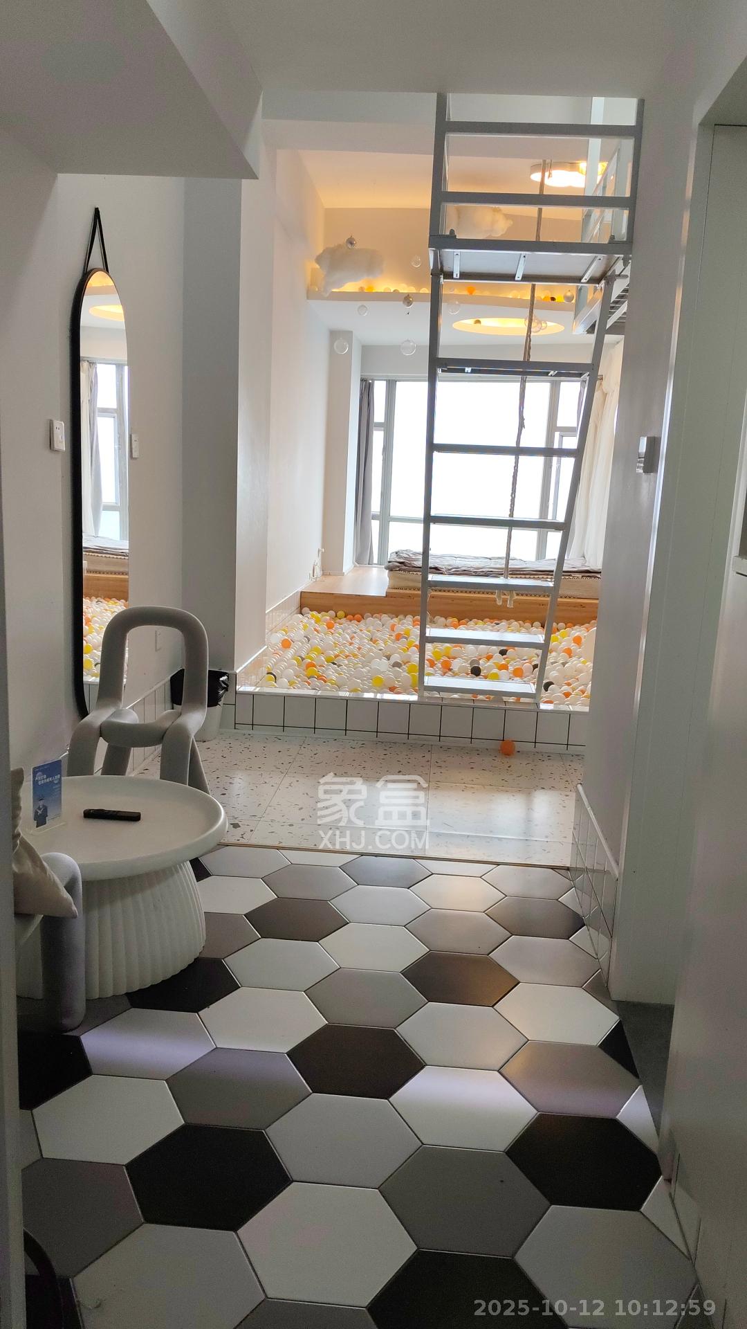 BOBO国际  1室1厅1卫    2200.0元/月