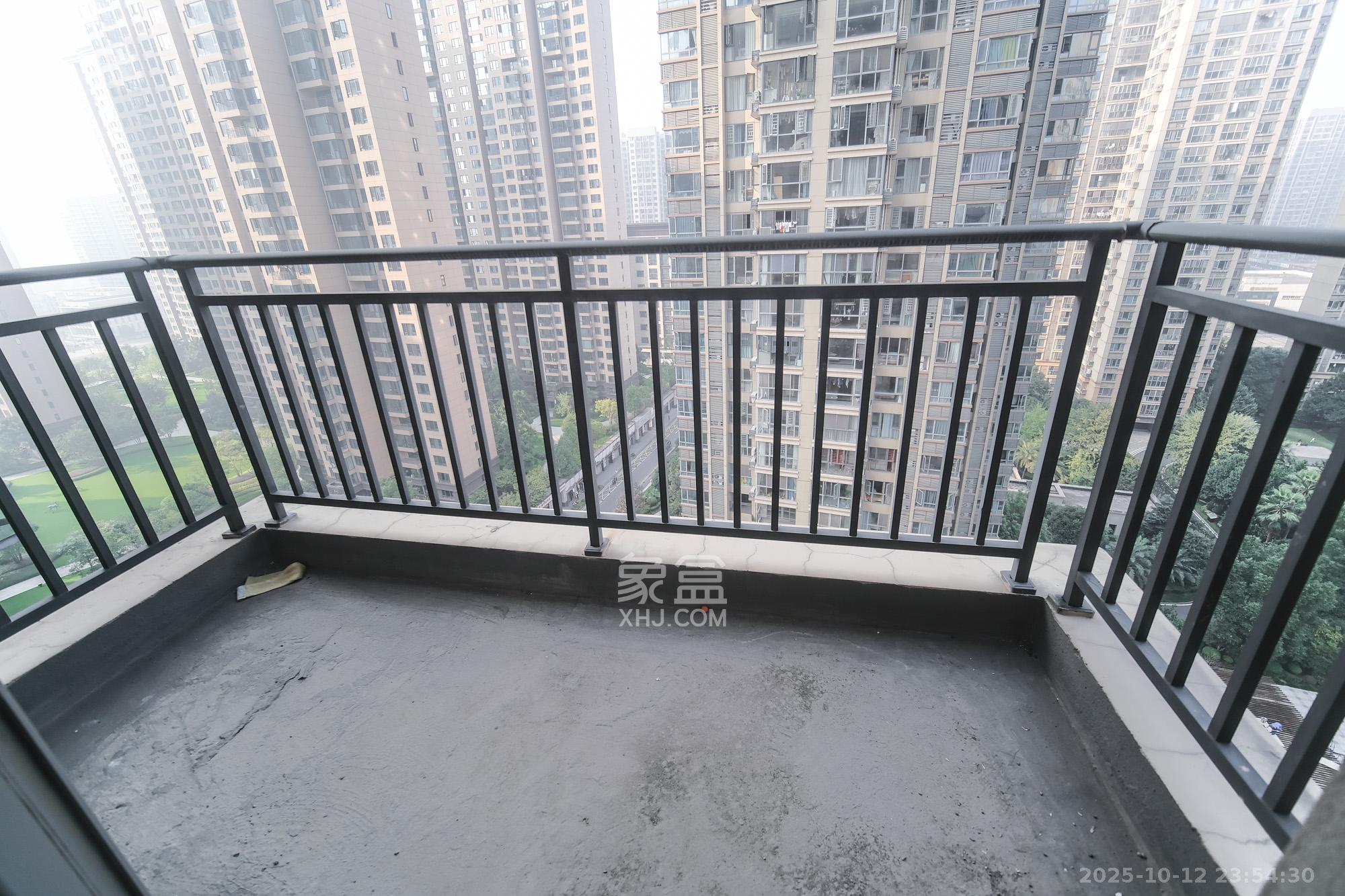 湖湘奥林匹克花园  4室2厅2卫    105.0万阳台