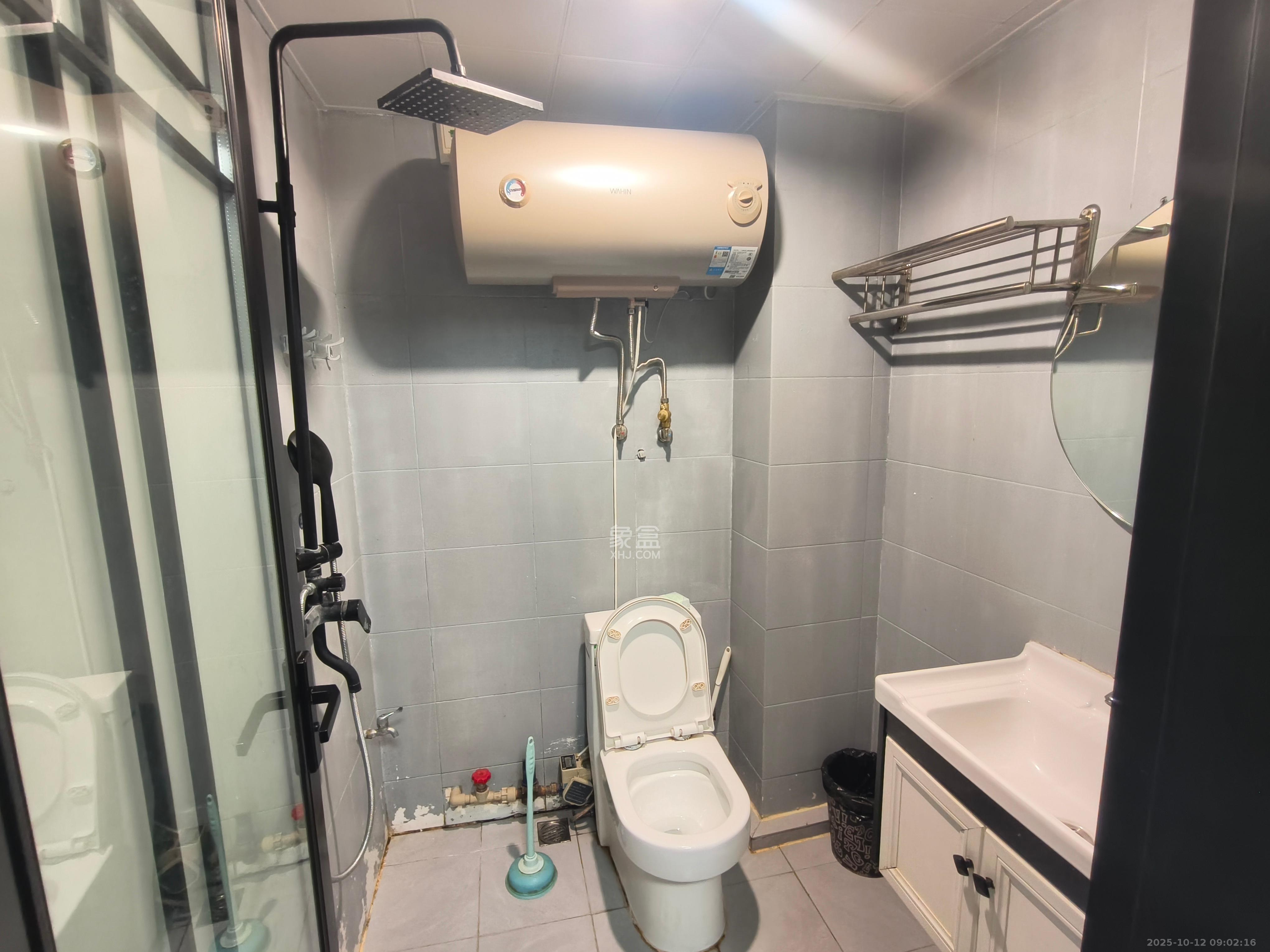 七彩丽都  1室1厅1卫    2000.0元/月室内图