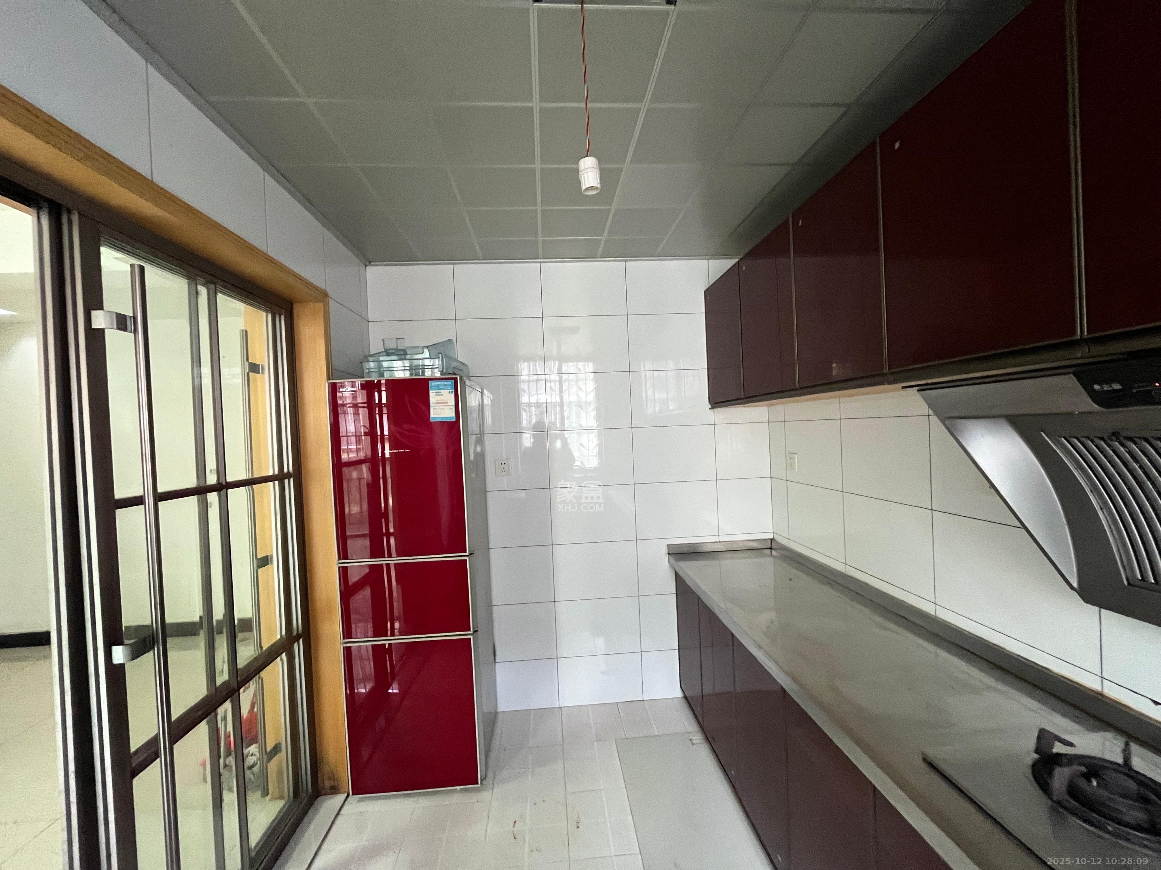 金峰小区北院(七里营社区)  3室2厅2卫    2000.0元/月 金峰小区北院(七里营社区)  3室2厅2卫    2000.0元/月室内图