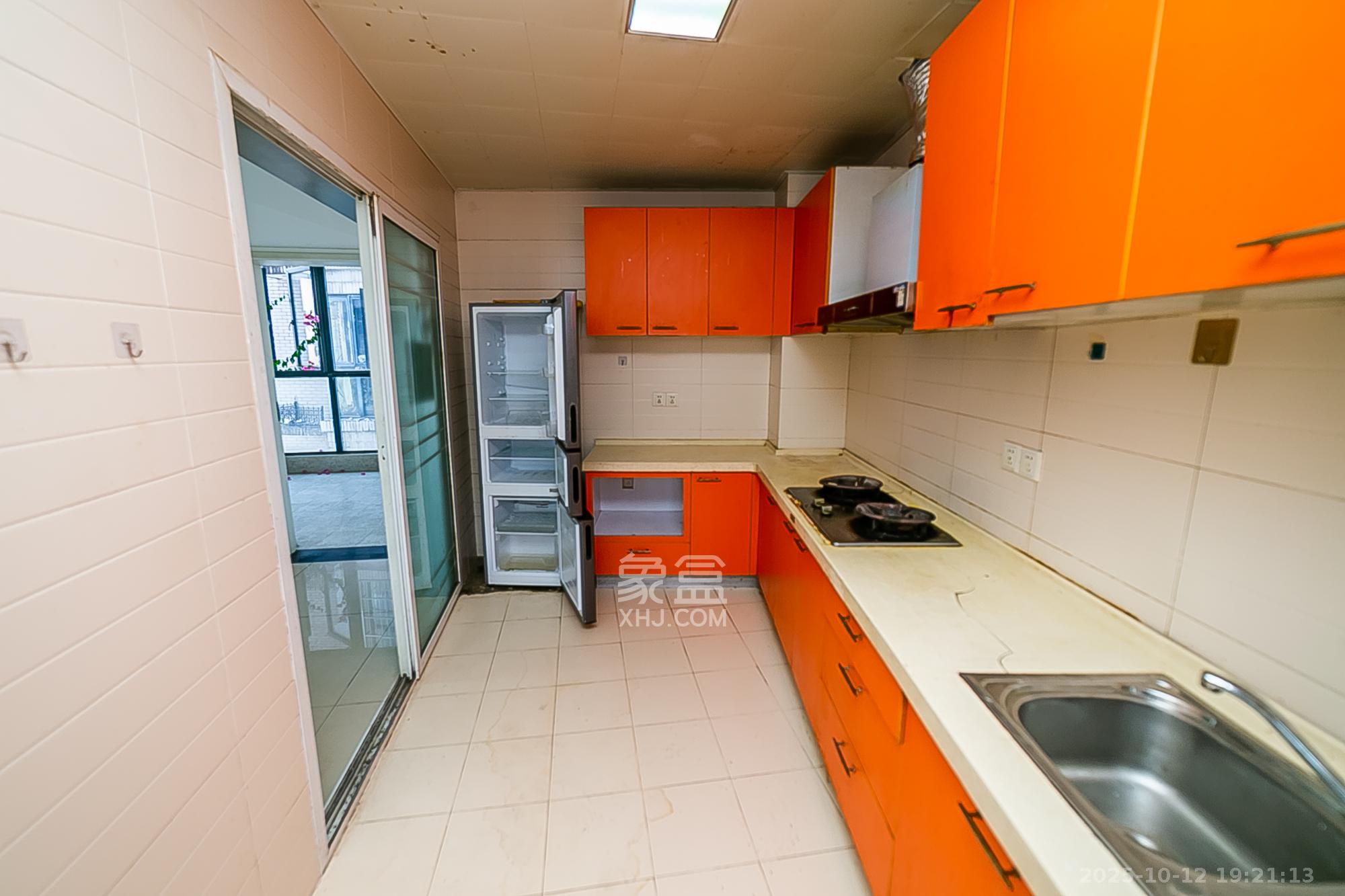 湘水一城(一期)  3室2厅2卫    108.0万厨房