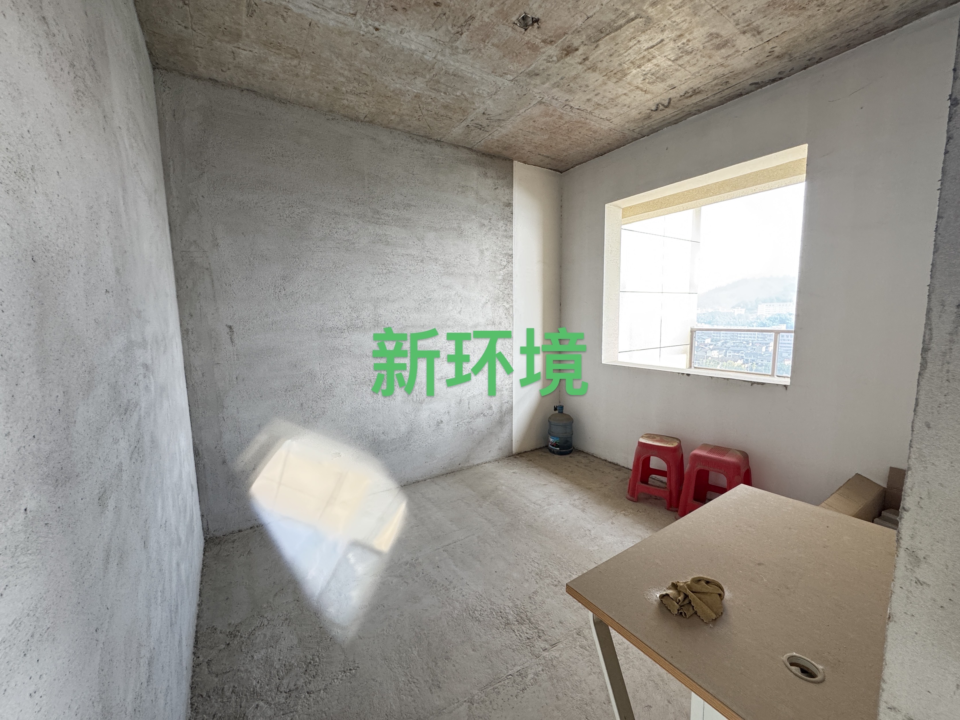 江与城  4室2厅2卫    135.0万客厅