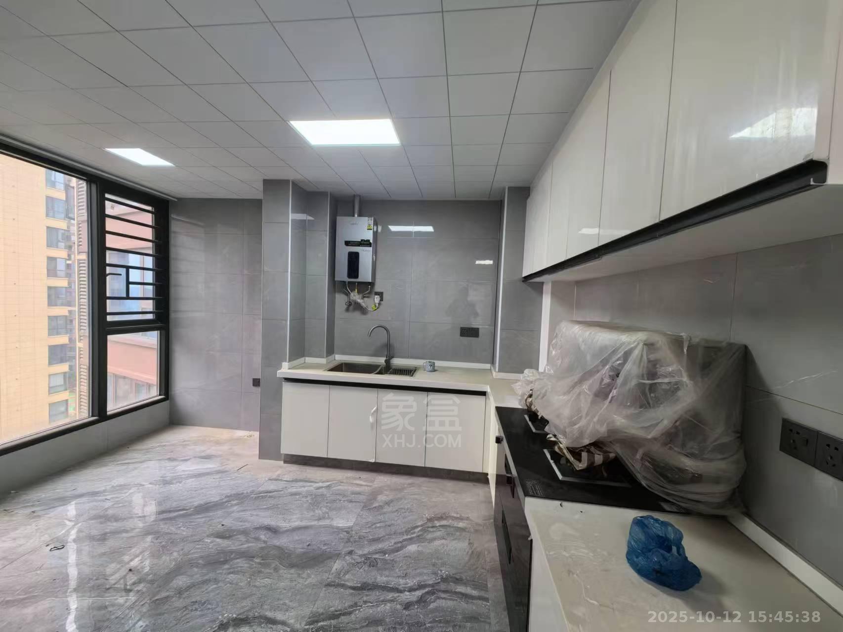 金轮津桥华府 3室2厅1卫 1700.0元/月 金轮津桥华府 3室2厅1卫 1700.0元/月室内图