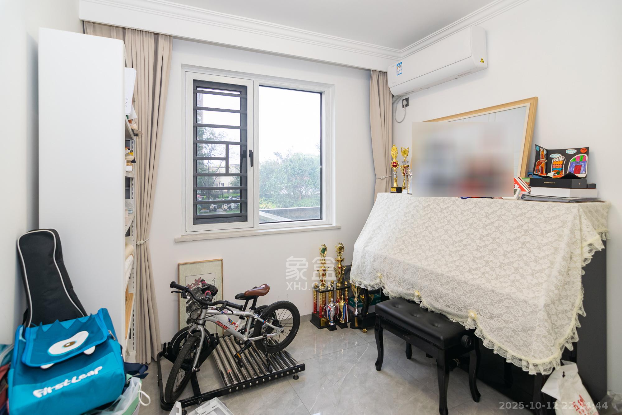 金地三千府（金地湖山樾、金地自在城）  3室2厅2卫    90.0万卧室