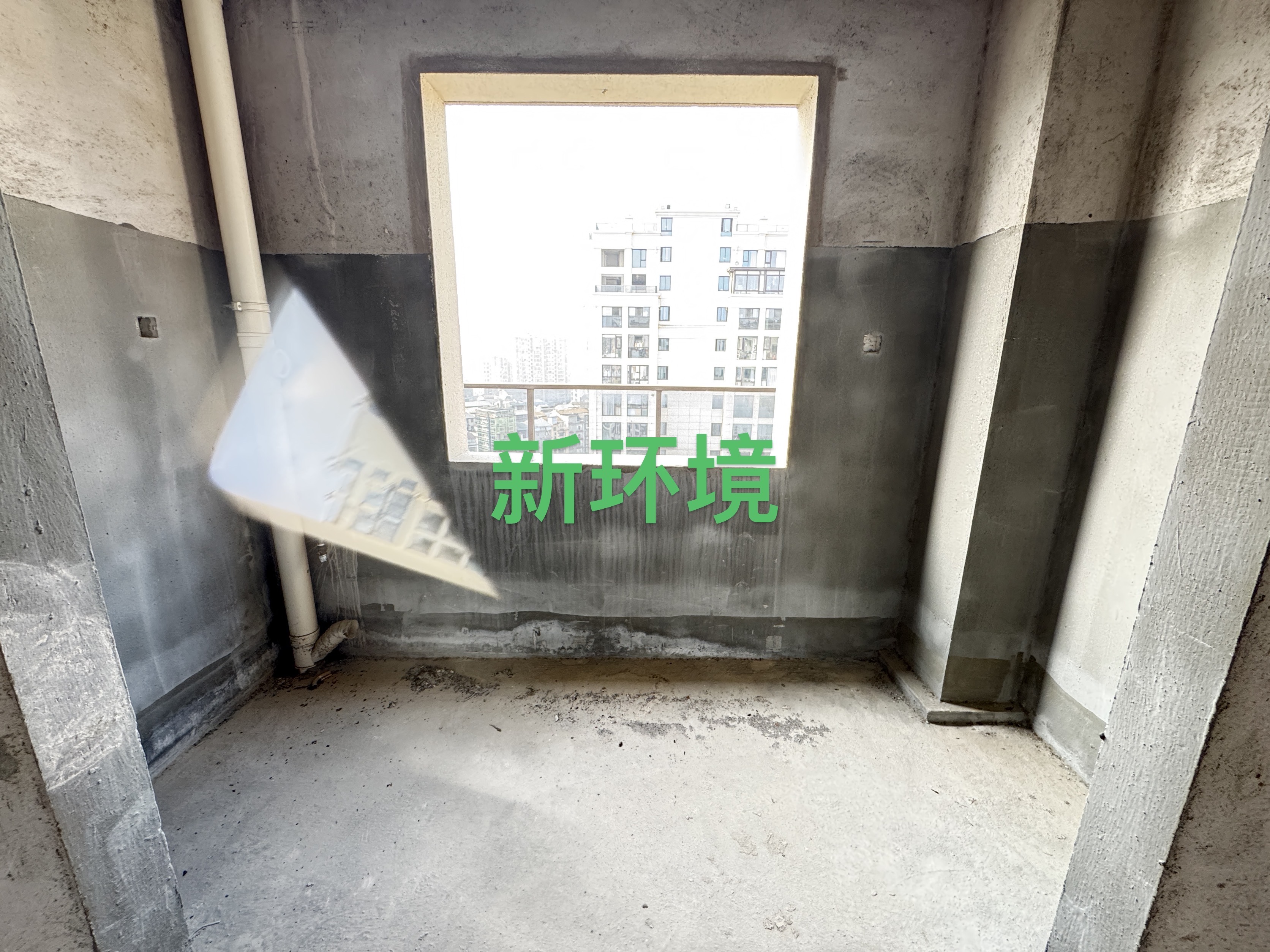 江与城  4室2厅2卫    135.0万客厅