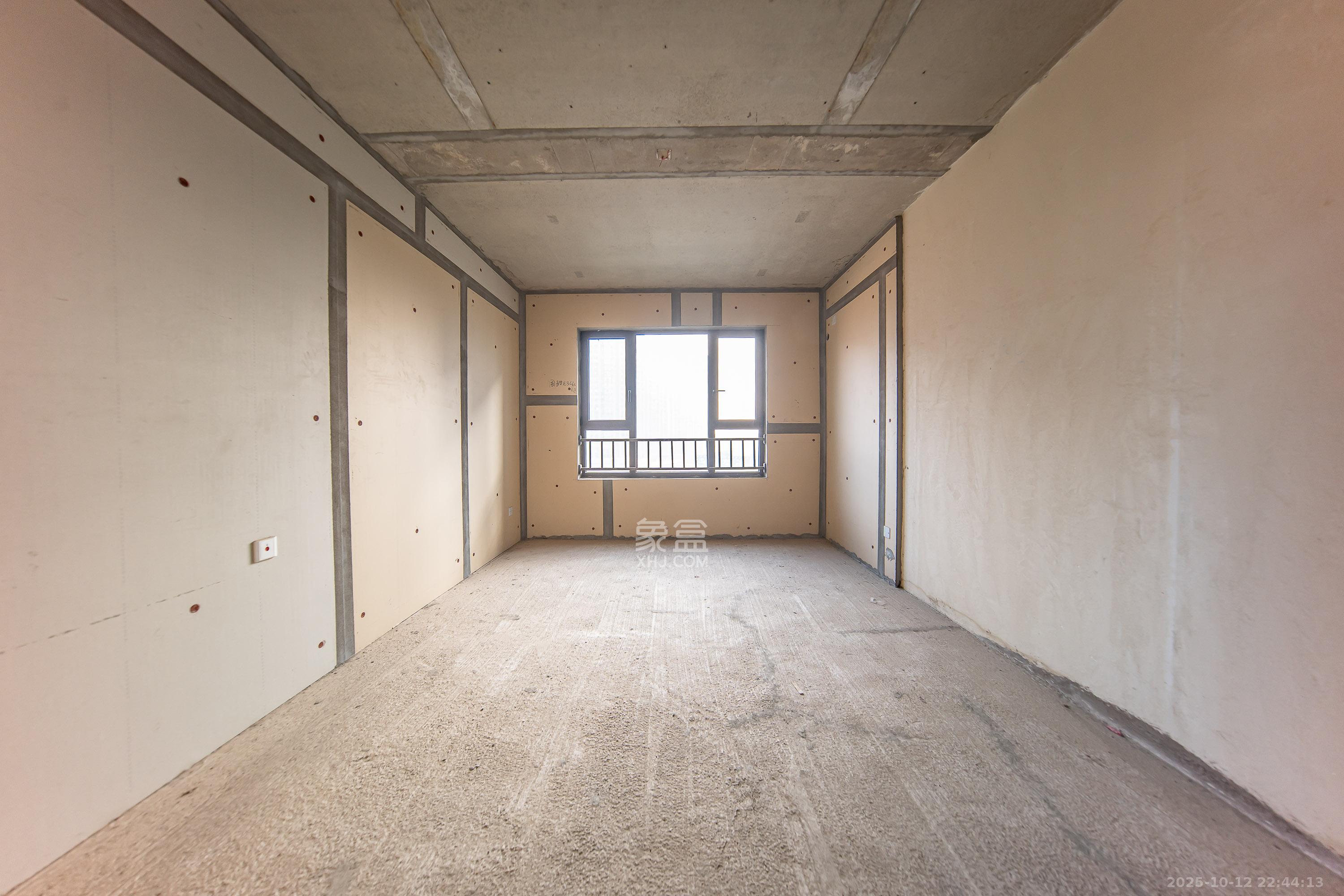 城发恒伟星雅韵(恒伟星辉苑) 4室2厅2卫 170.0万 城发恒伟星雅韵(恒伟星辉苑) 4室2厅2卫 170.0万卧室