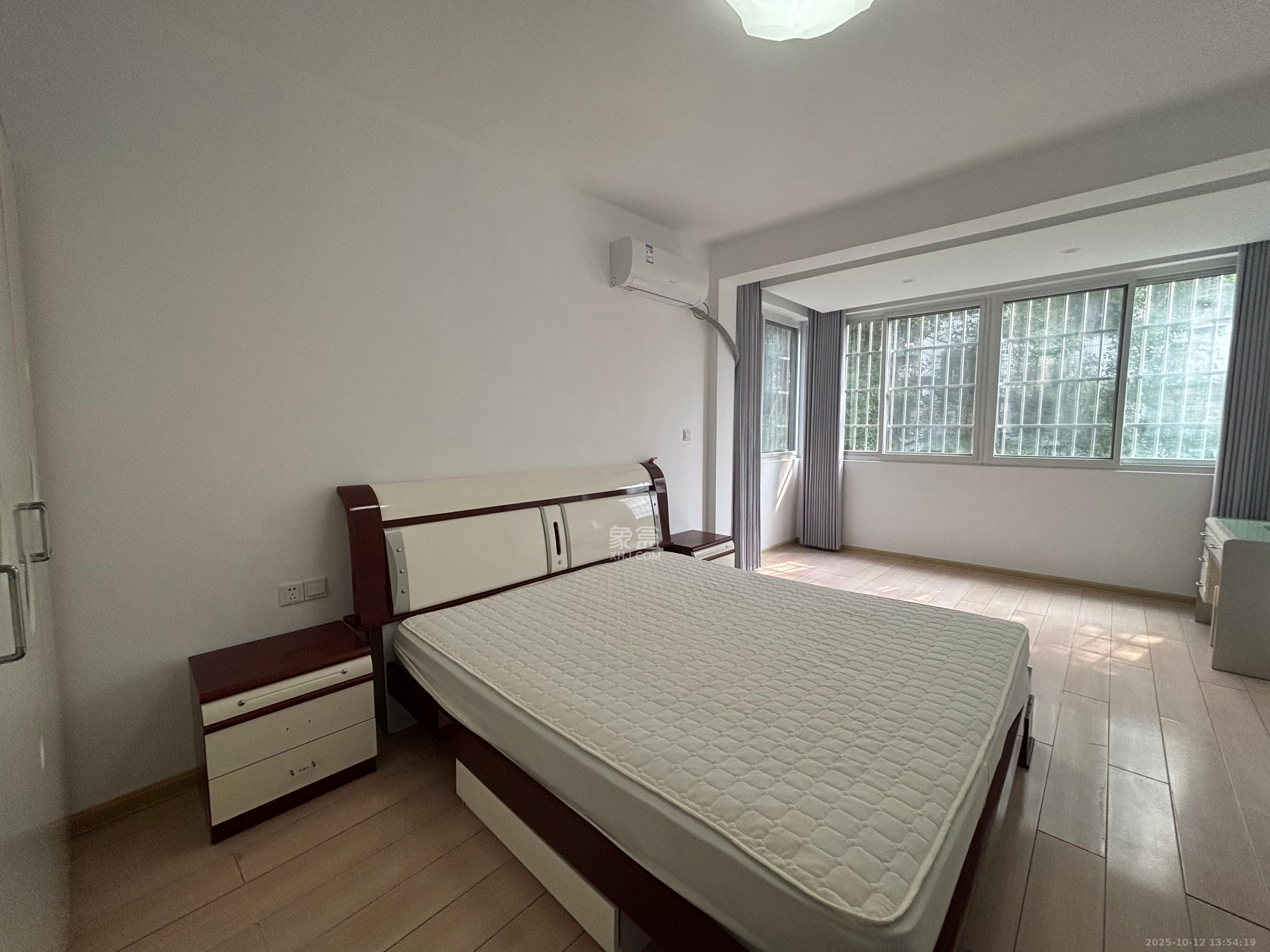 泰时花园  3室2厅1卫    2600.0元/月室内图