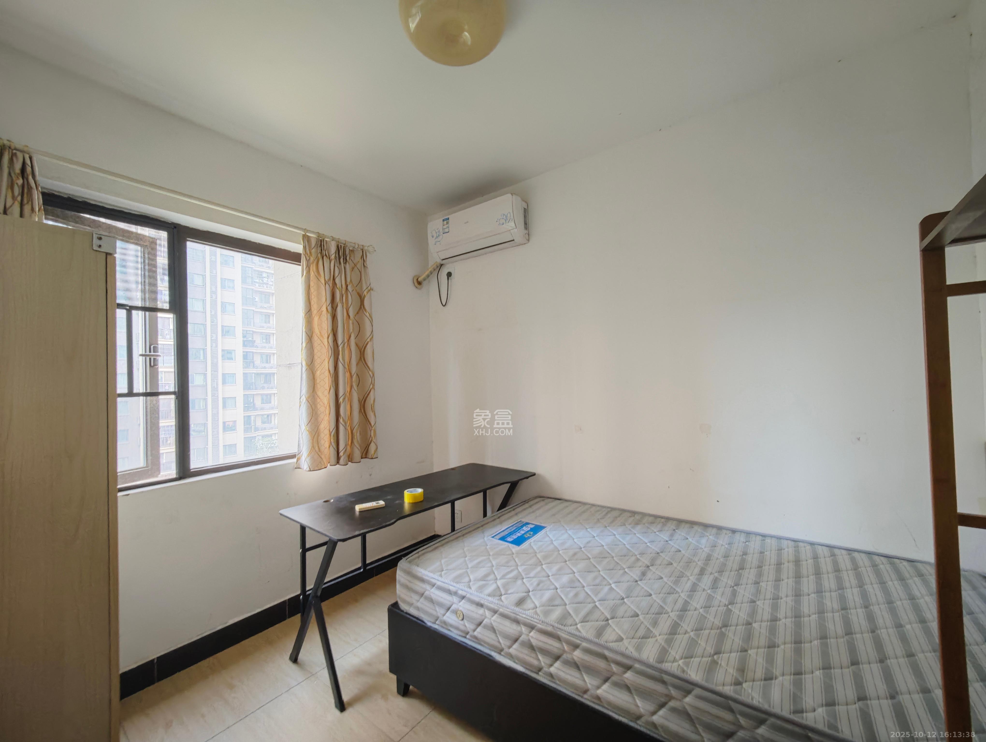 华润置地广场二期  4室2厅2卫    2600.0元/月 华润置地广场二期  4室2厅2卫    2600.0元/月室内图