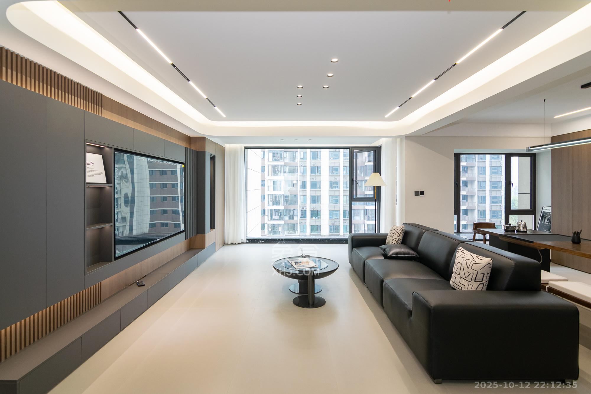 润和雅郡（润和紫郡六期）  4室2厅2卫    139.8万客厅