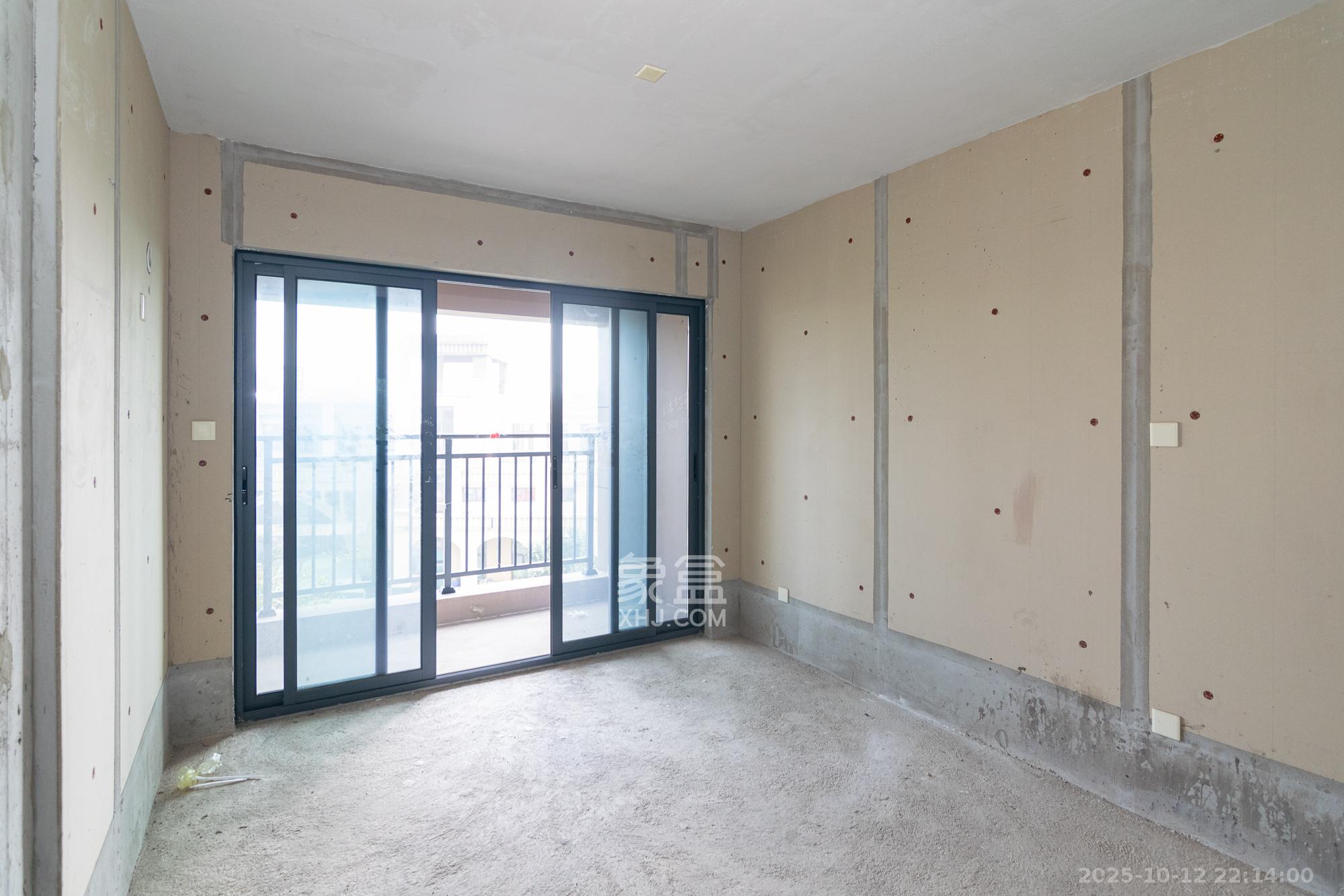 中粮鸿云  3室2厅2卫    86.0万卧室