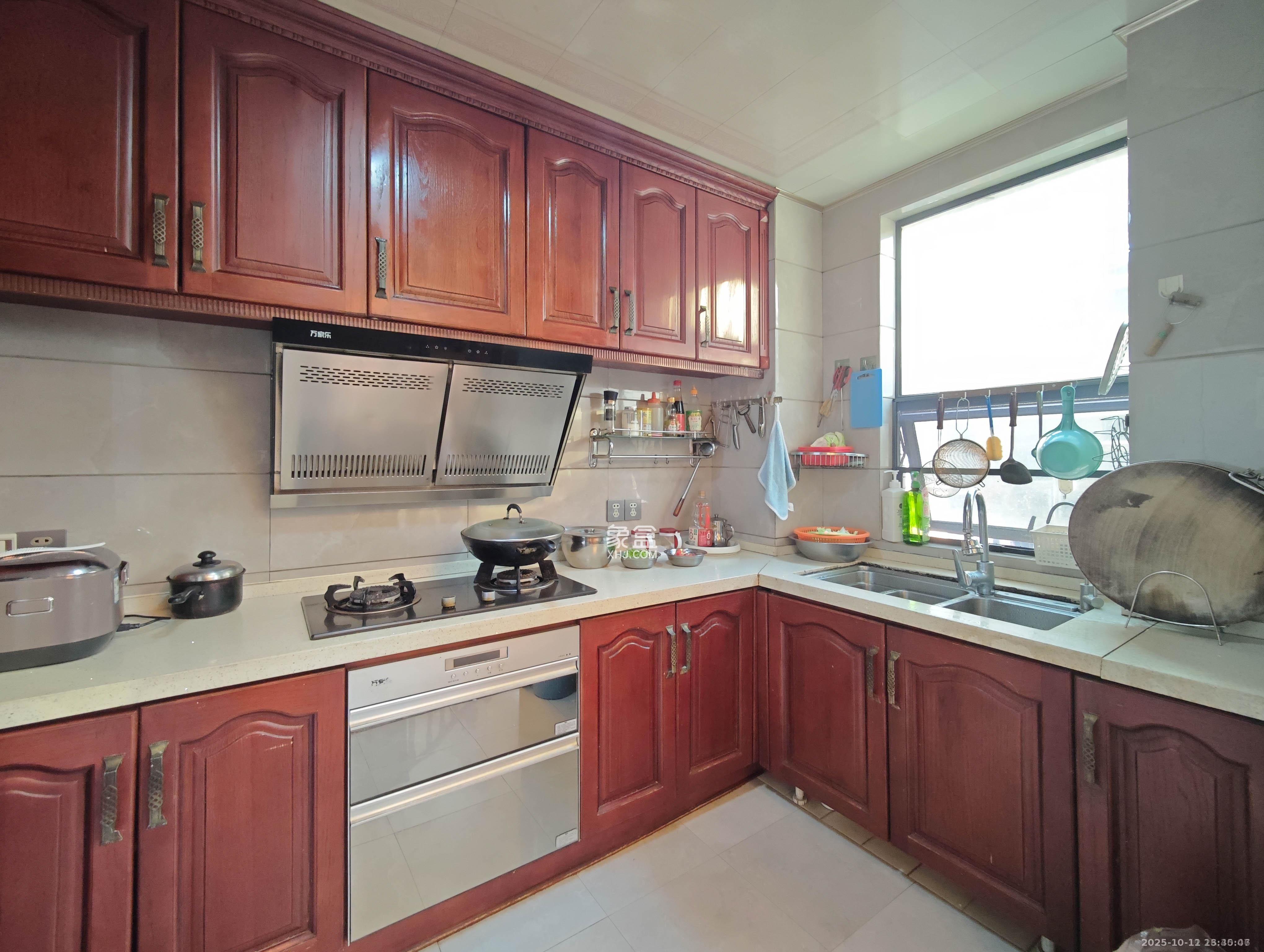 水岸天际(一期、二期) 5室2厅2卫 5000.0元/月 水岸天际(一期、二期) 5室2厅2卫 5000.0元/月室内图