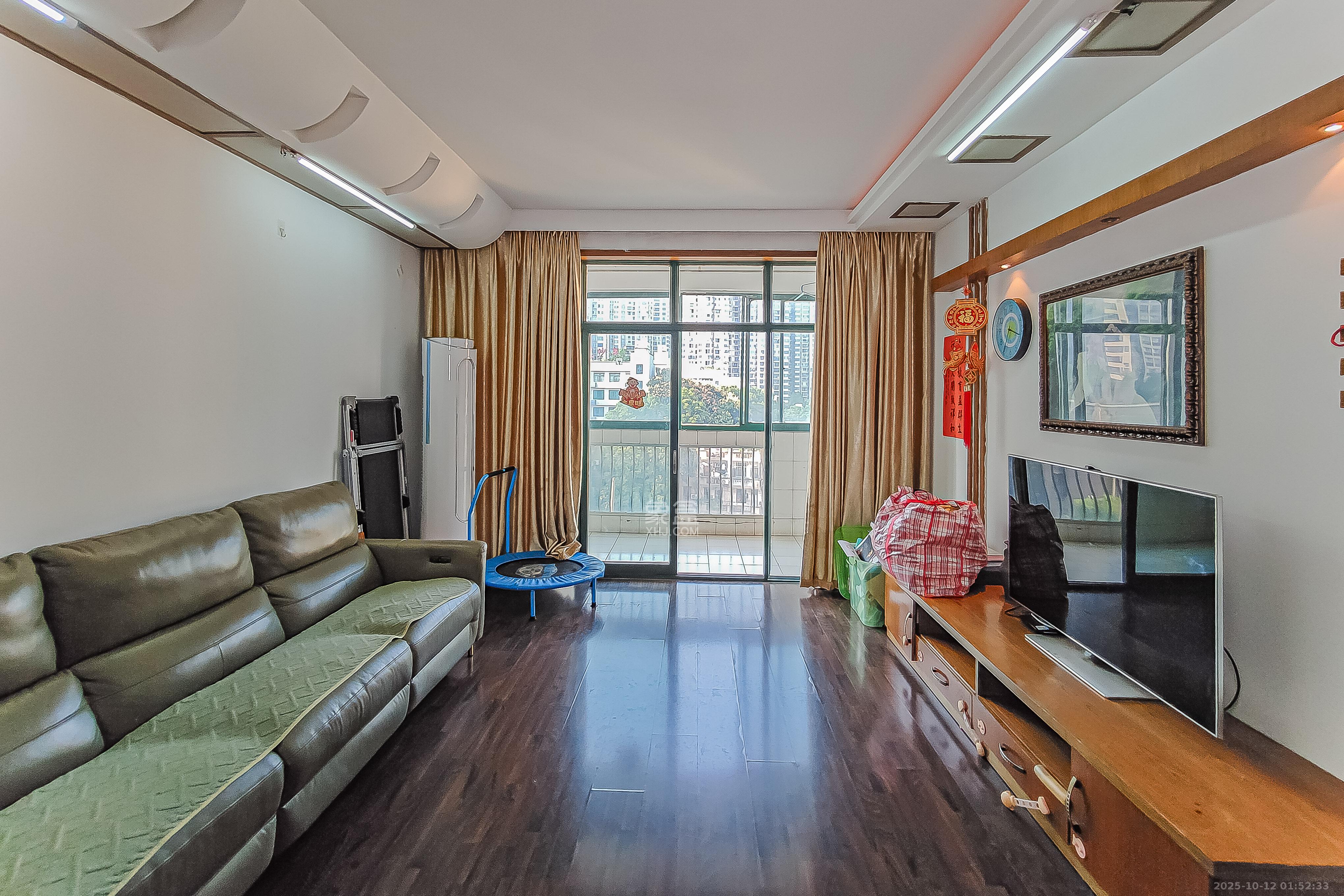 华盛家园  3室2厅1卫    85.0万客厅