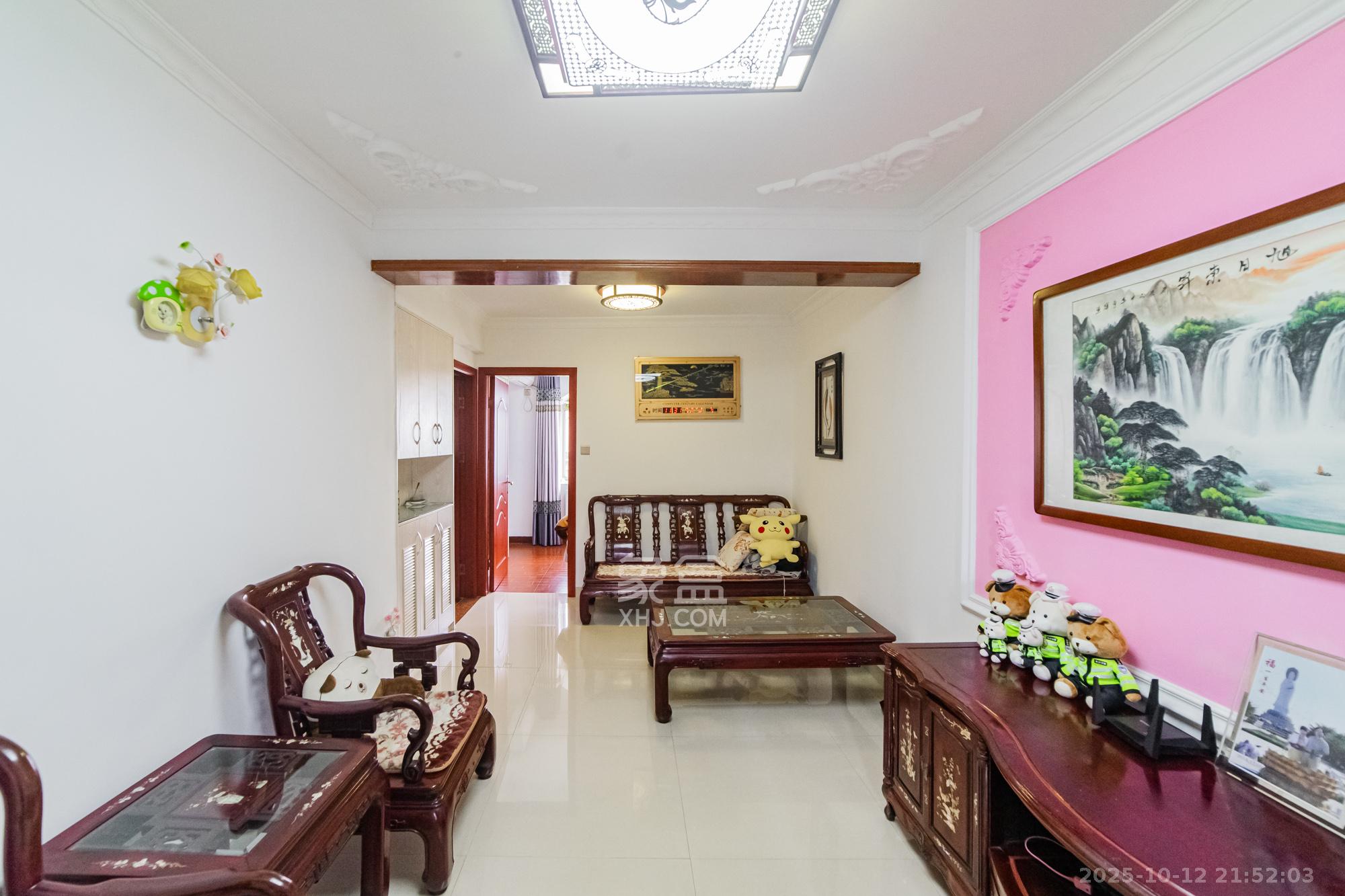 长泰豪园 7室2厅4卫 580.0万 长泰豪园 7室2厅4卫 580.0万客厅