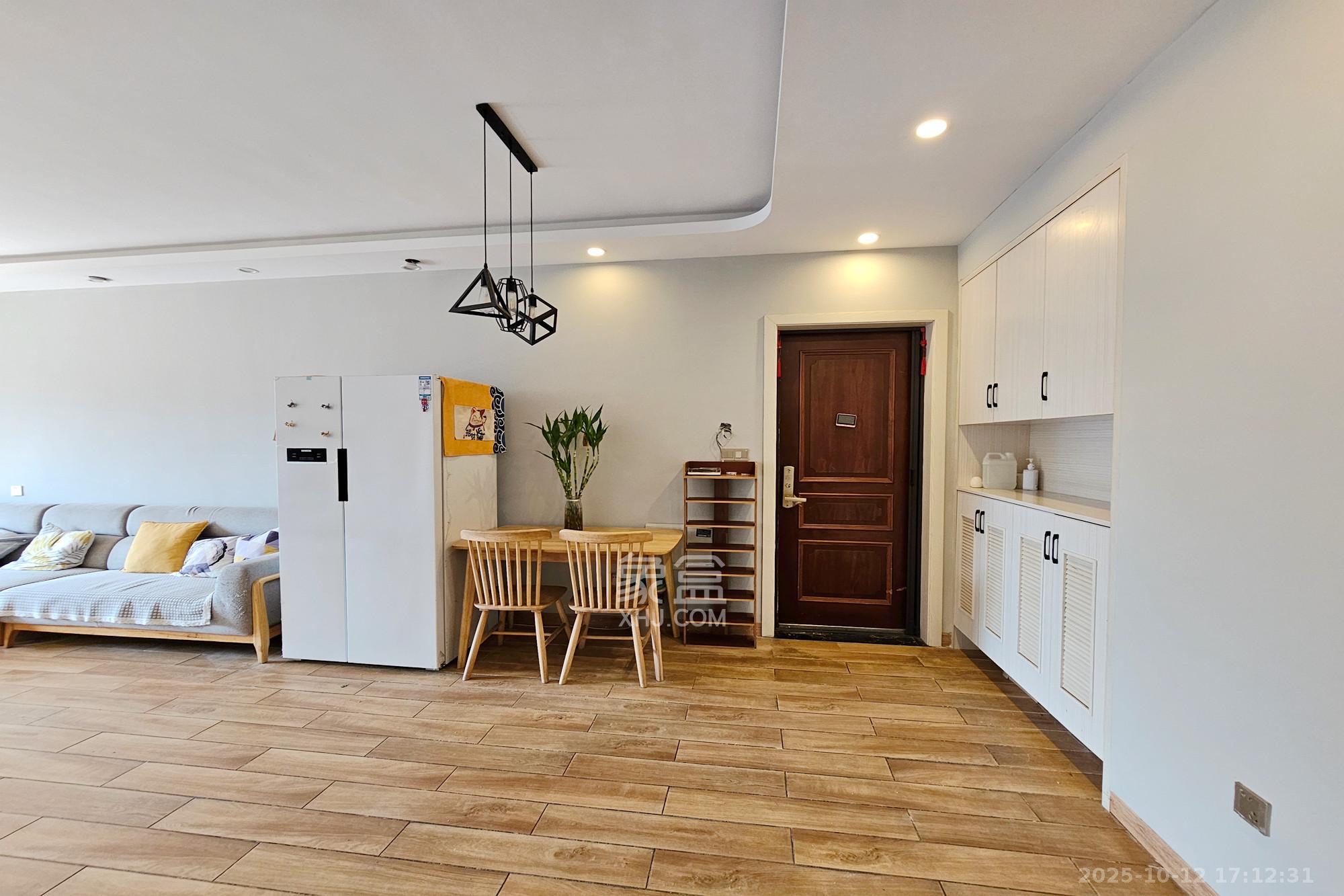 阳光城尚东湾青云苑 3室2厅2卫 80.0万 阳光城尚东湾青云苑 3室2厅2卫 80.0万客厅