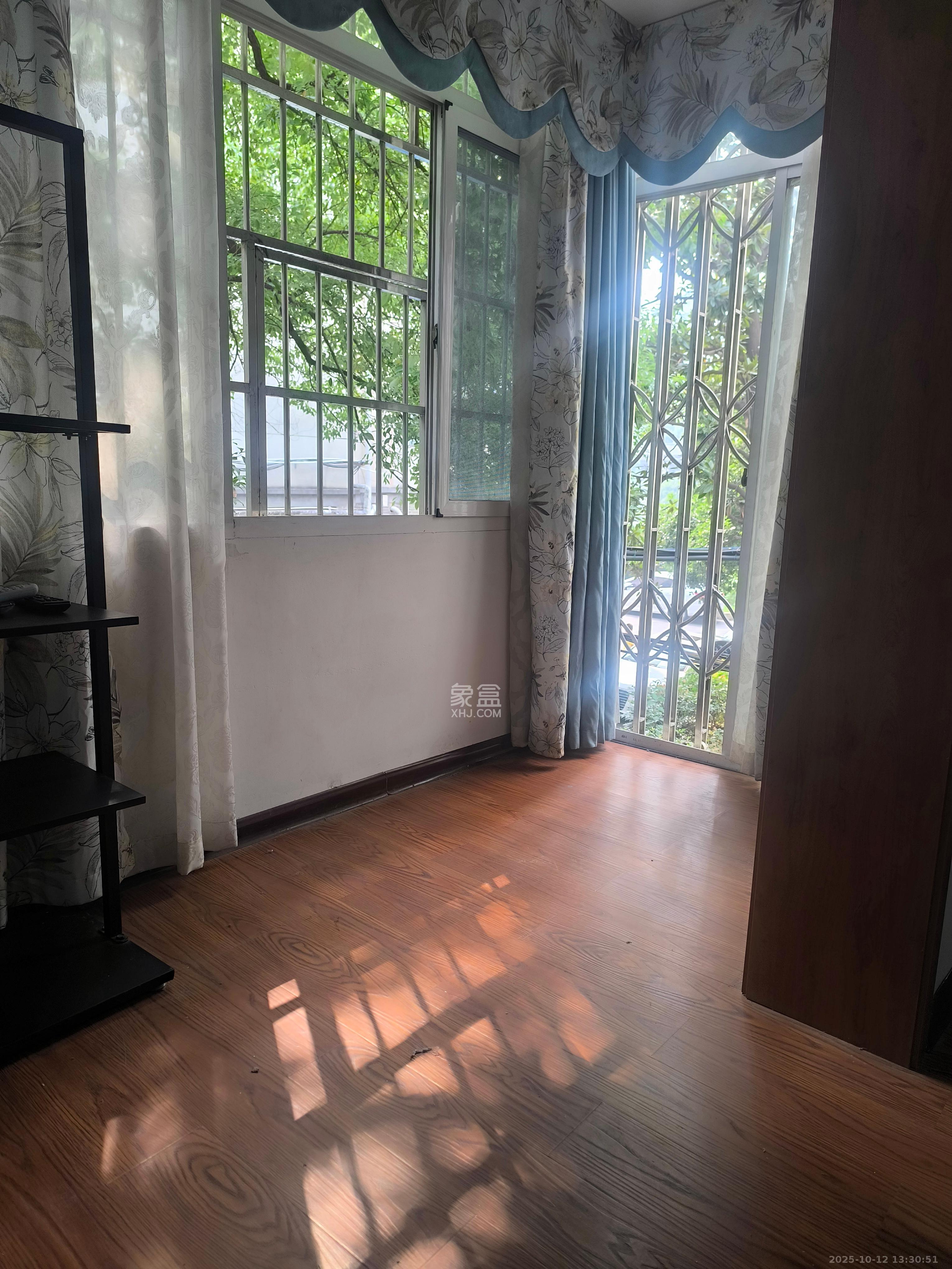 省建行宿舍  2室2厅1卫    2300.0元/月 省建行宿舍  2室2厅1卫    2300.0元/月室内图