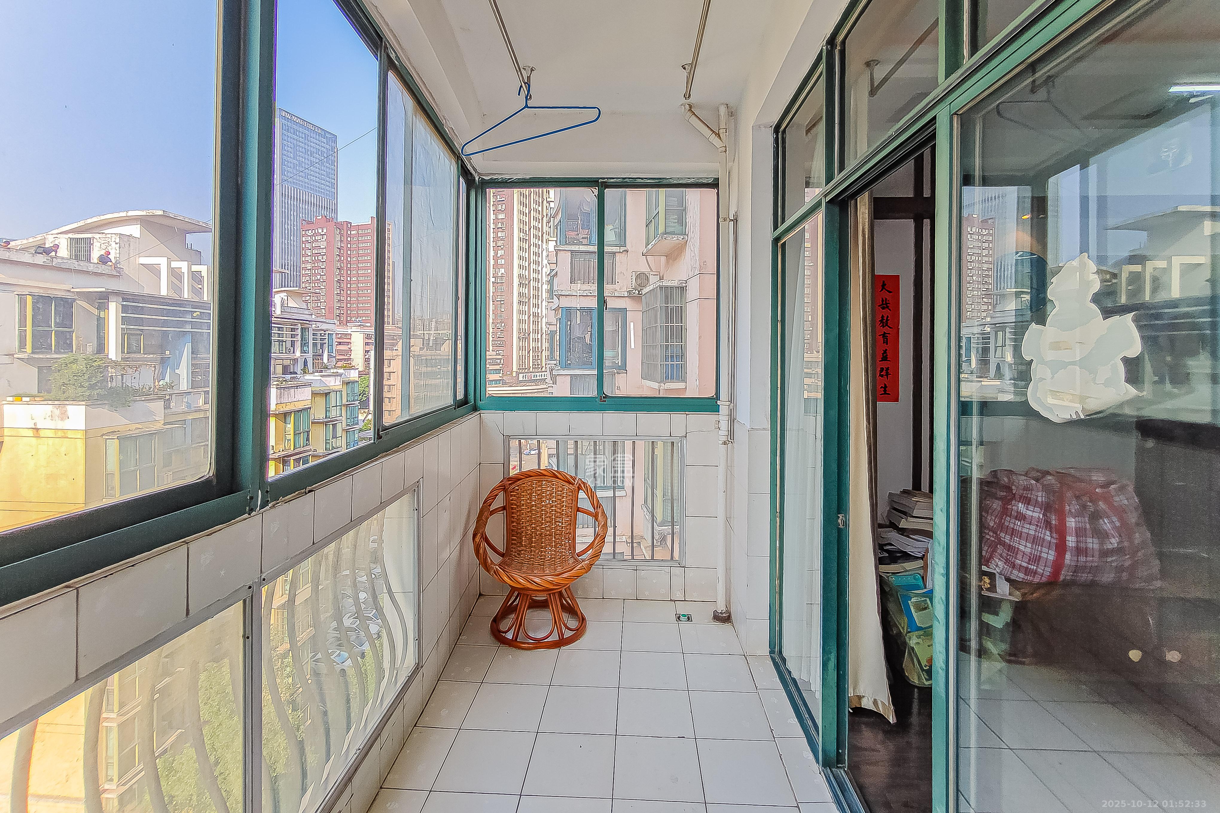 华盛家园  3室2厅1卫    85.0万厨房