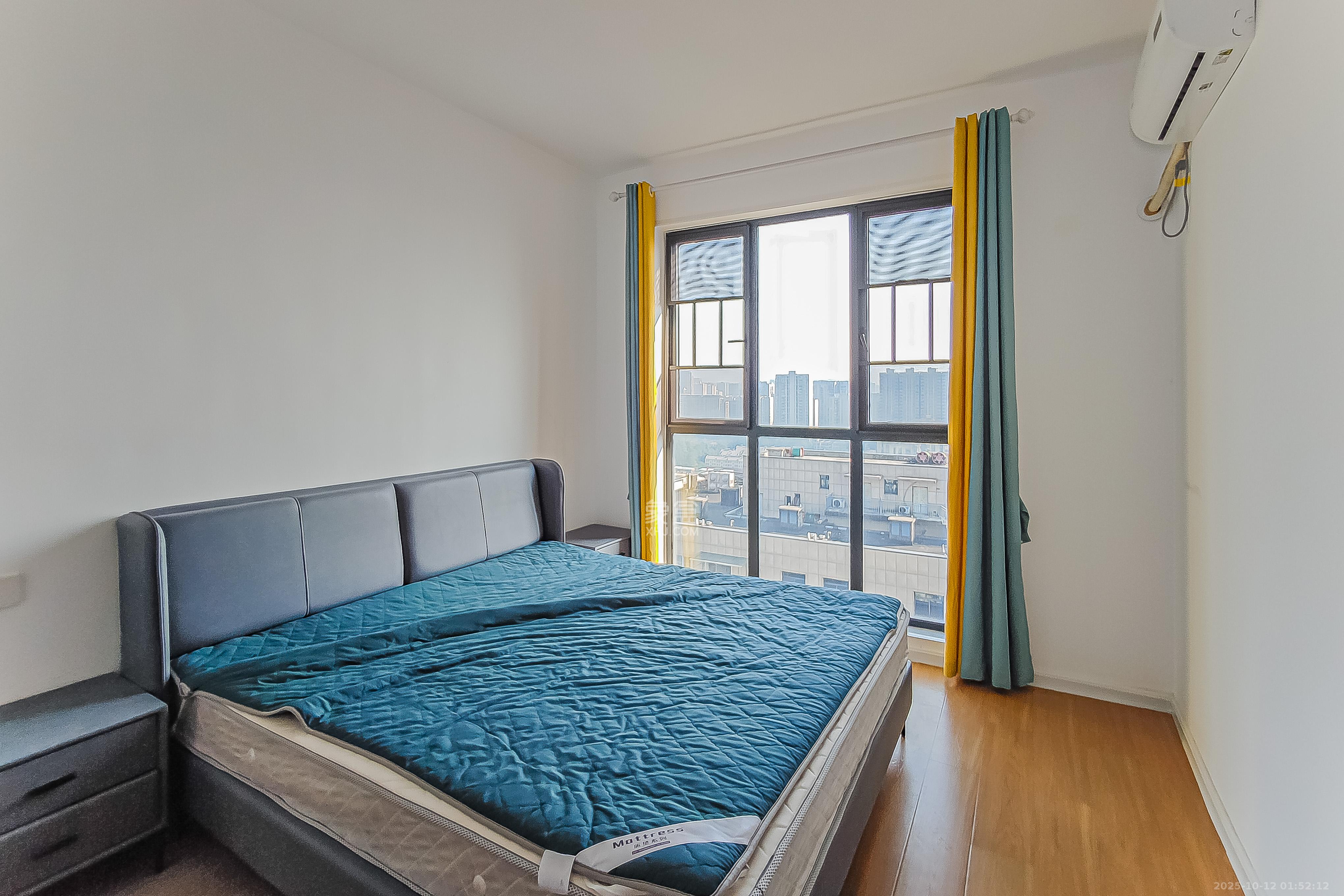 江南华府  3室2厅1卫    85.0万卧室