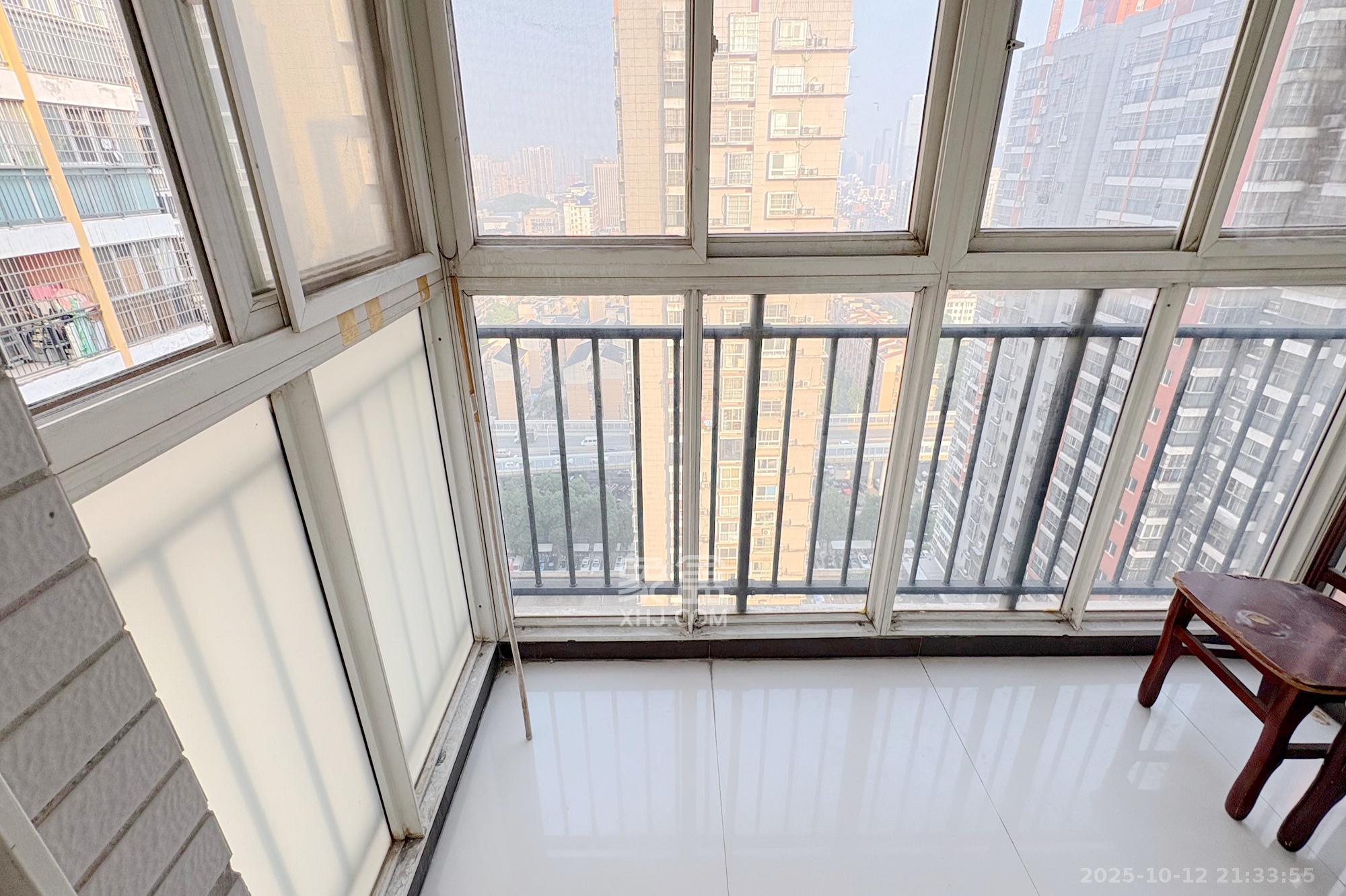 星典时代  3室2厅1卫    65.0万阳台