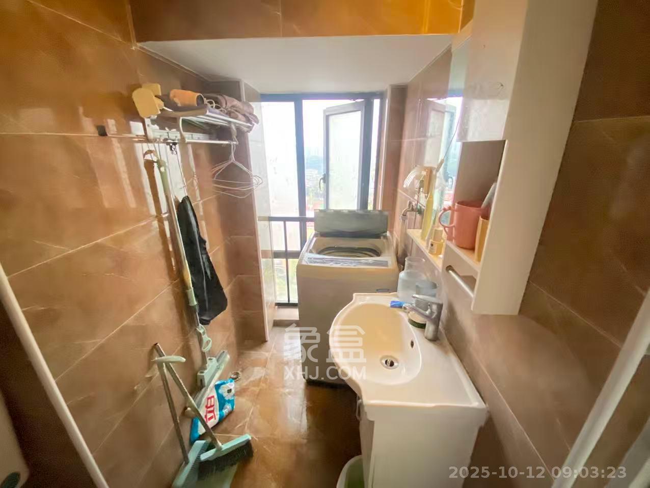 中建芙蓉嘉苑 1室1厅1卫 1300.0元/月 中建芙蓉嘉苑 1室1厅1卫 1300.0元/月室内图