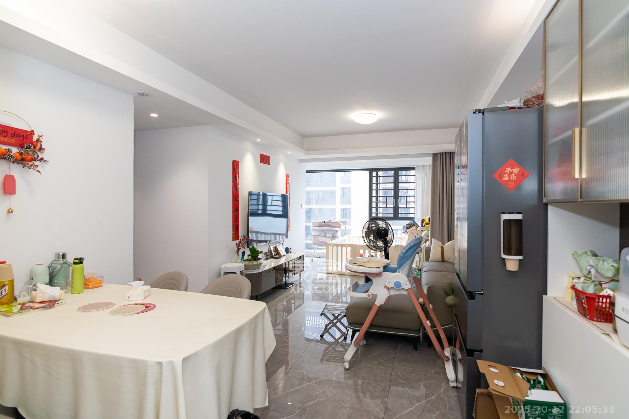 阳光城联利悦澜府  3室2厅2卫    93.0万 阳光城联利悦澜府  3室2厅2卫    93.0万客厅