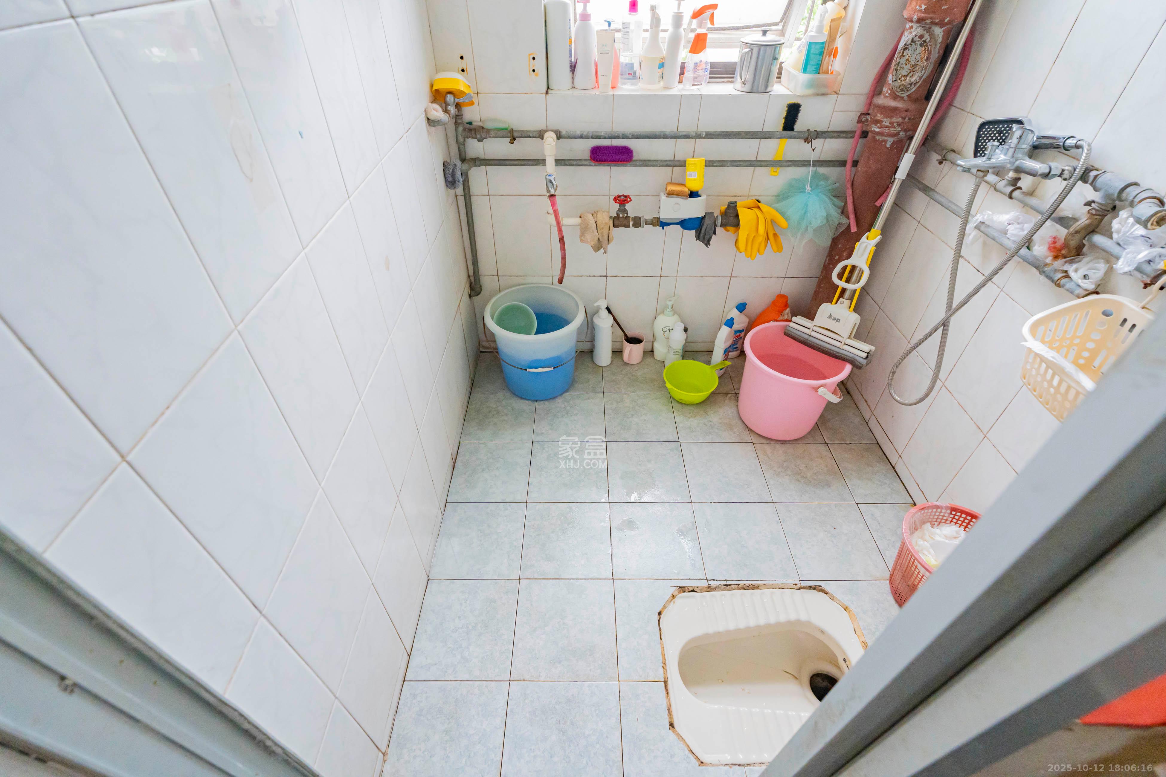 学宫街64号银行宿舍 2室2厅1卫 70.0万 学宫街64号银行宿舍 2室2厅1卫 70.0万卫生间