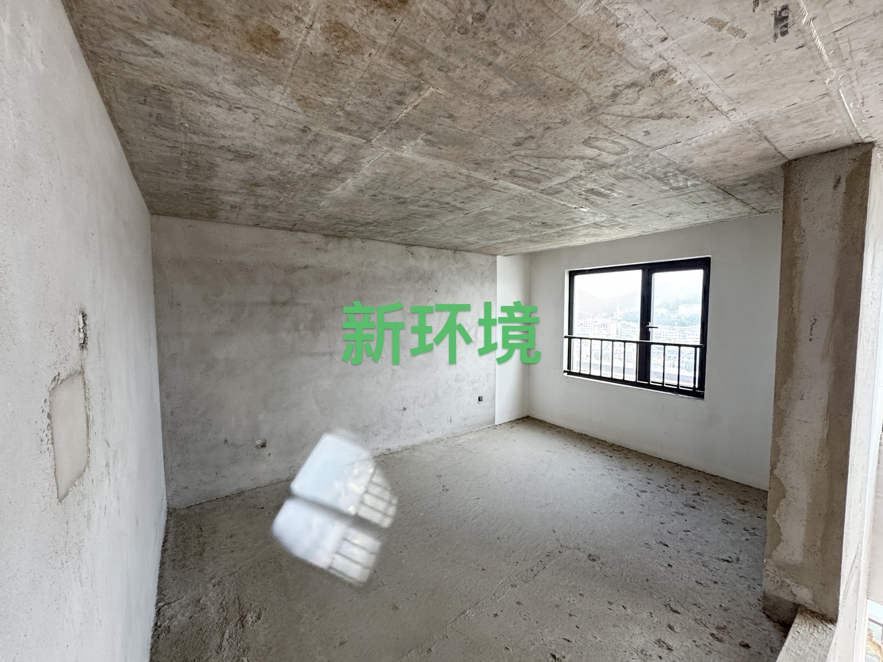 江与城  4室2厅2卫    135.0万客厅