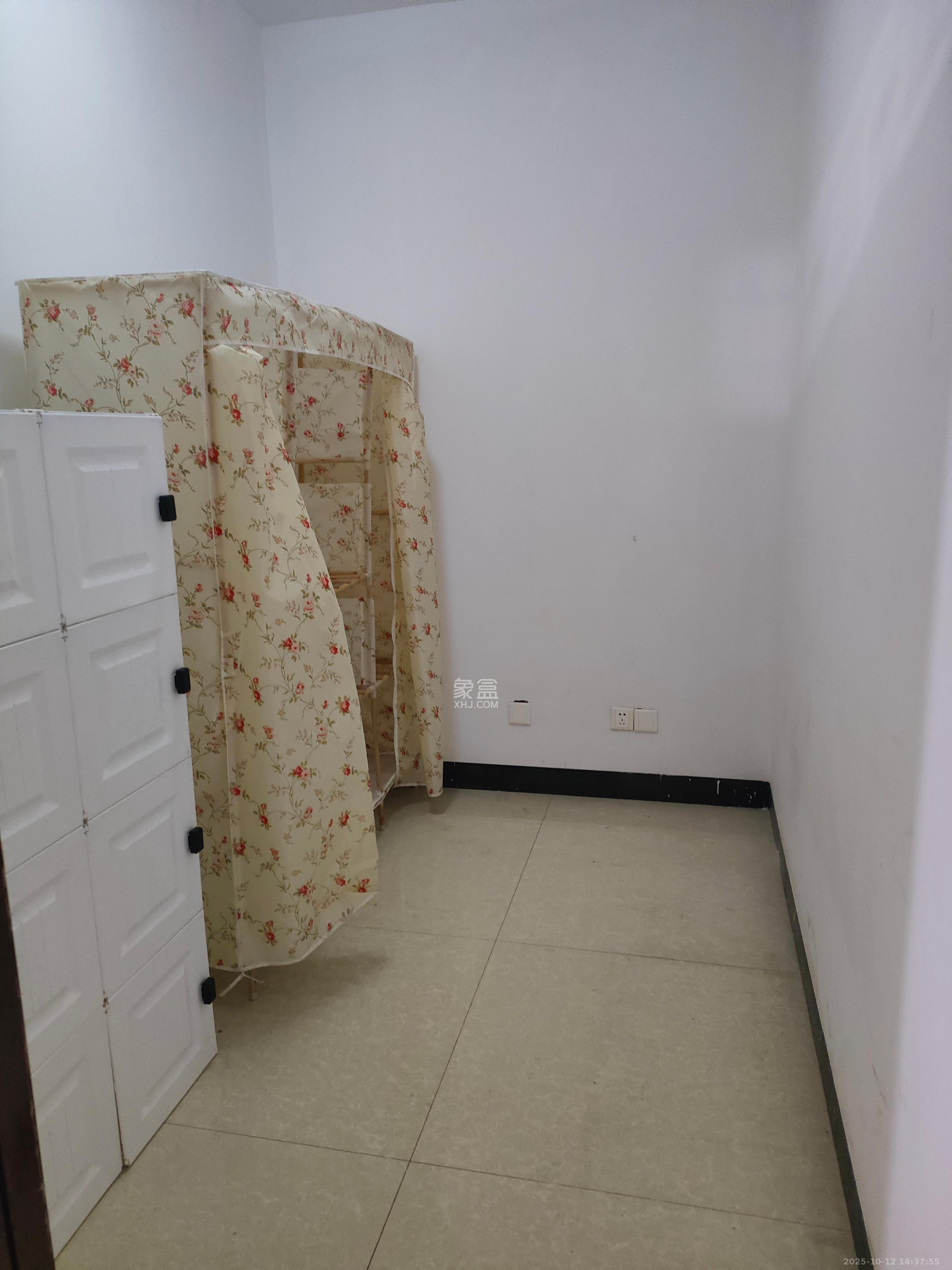 博雅湘水湾  1室1厅1卫    1200.0元/月 博雅湘水湾  1室1厅1卫    1200.0元/月