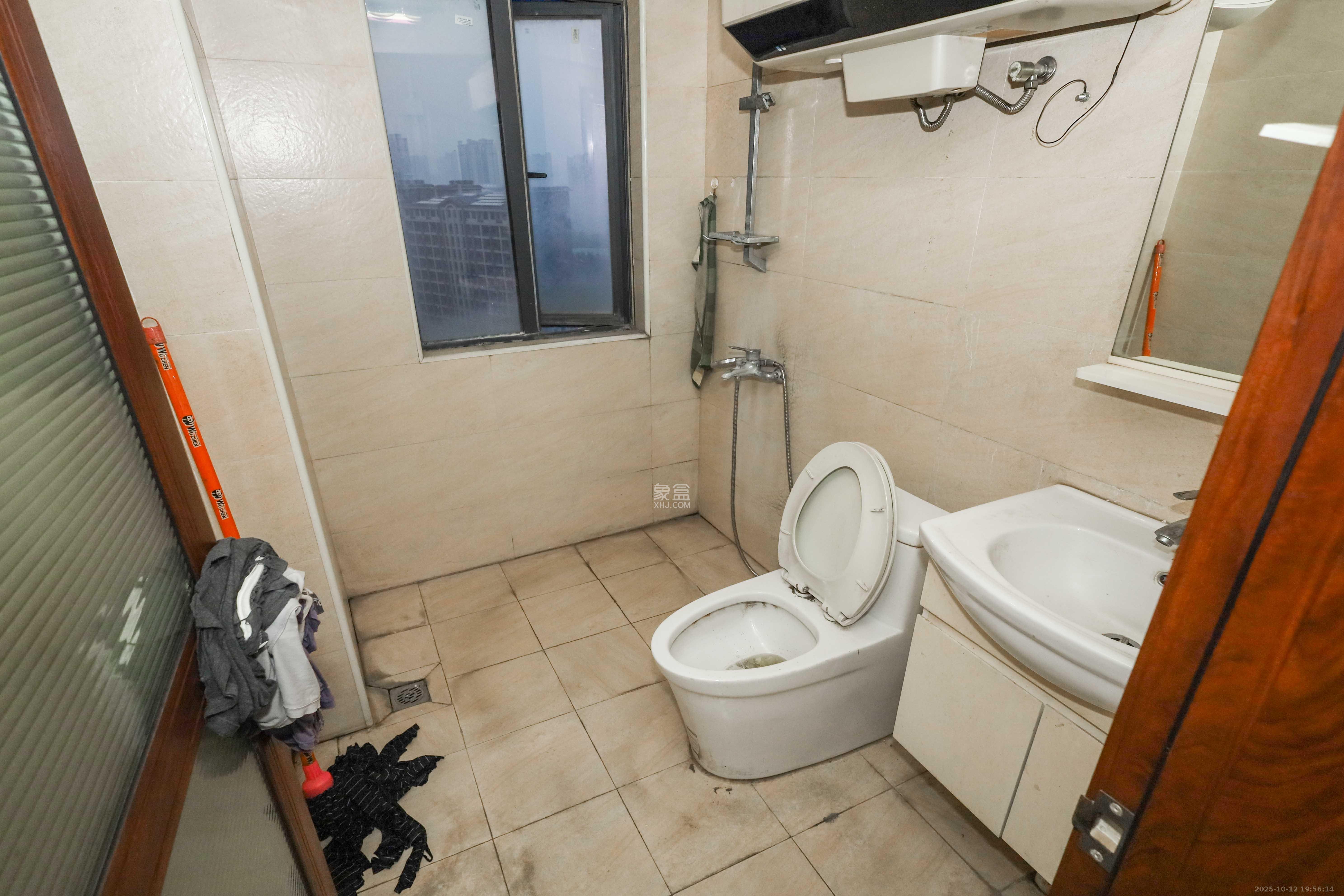 润芳园  2室1厅1卫    35.0万卫生间