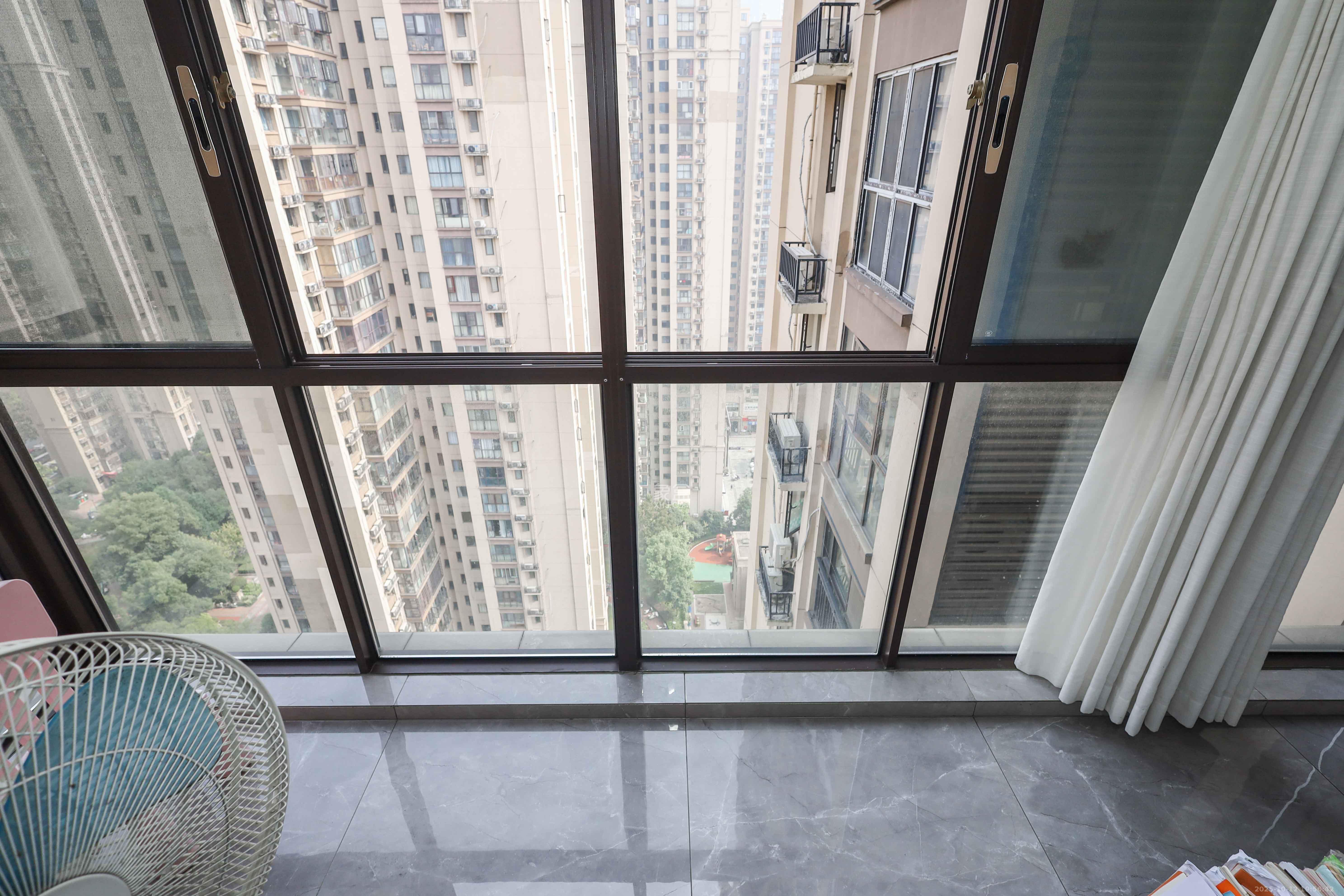 梅溪湖合能璞丽  3室2厅2卫    125.0万阳台