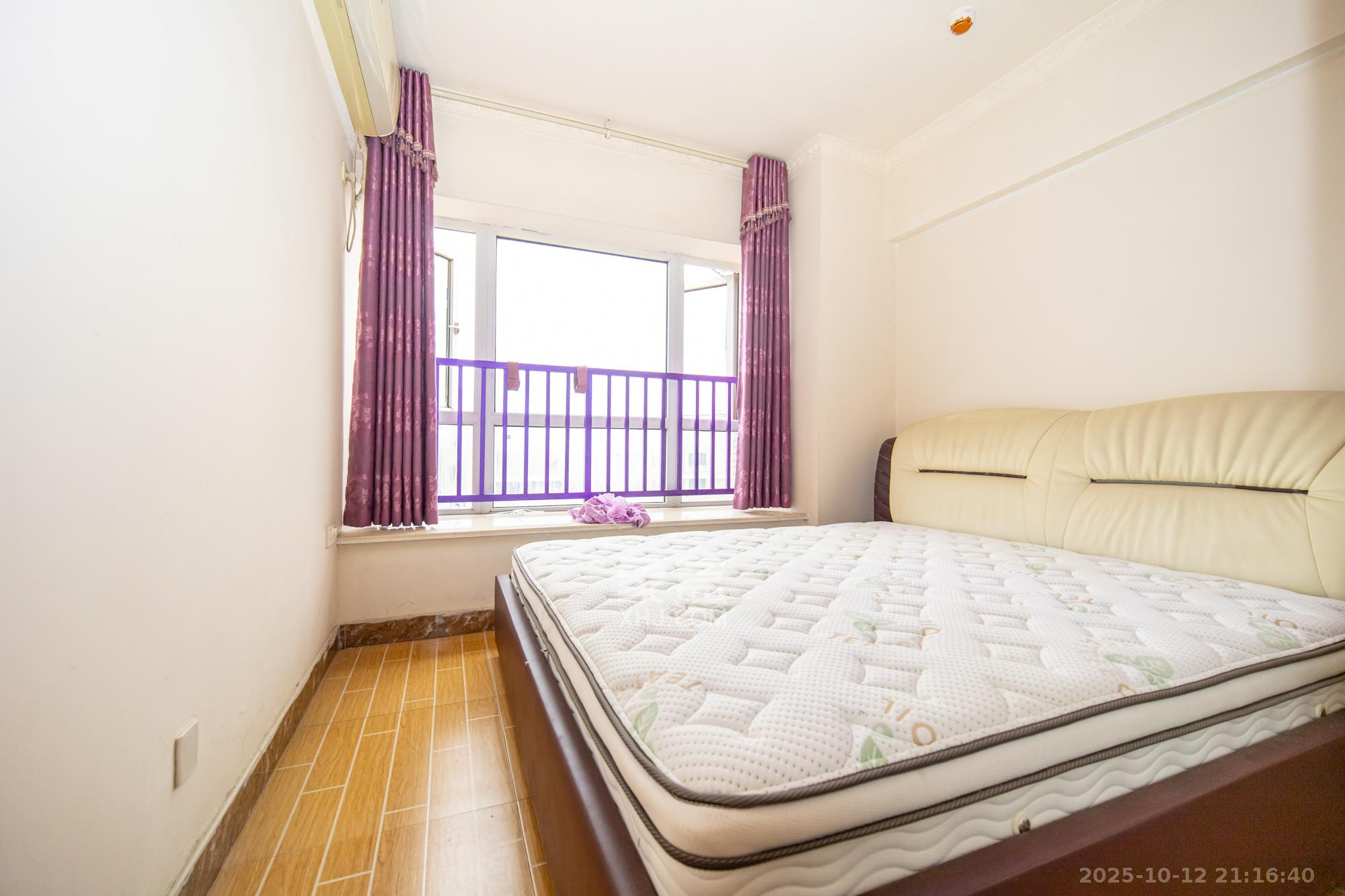 新长海广场 3室2厅1卫 36.0万 新长海广场 3室2厅1卫 36.0万卧室