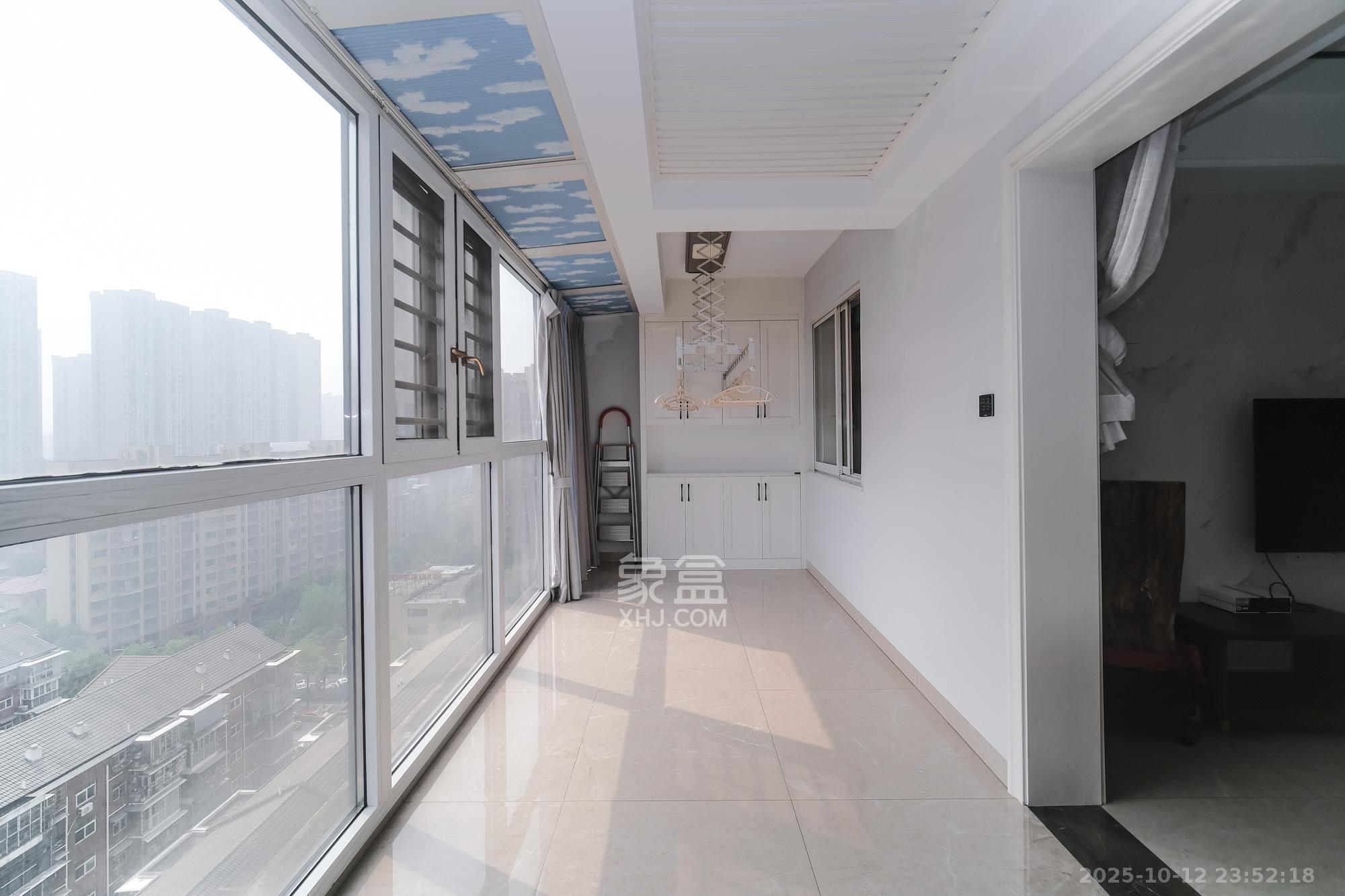 盛地尊域 1室2厅1卫 110.0万 盛地尊域 1室2厅1卫 110.0万阳台