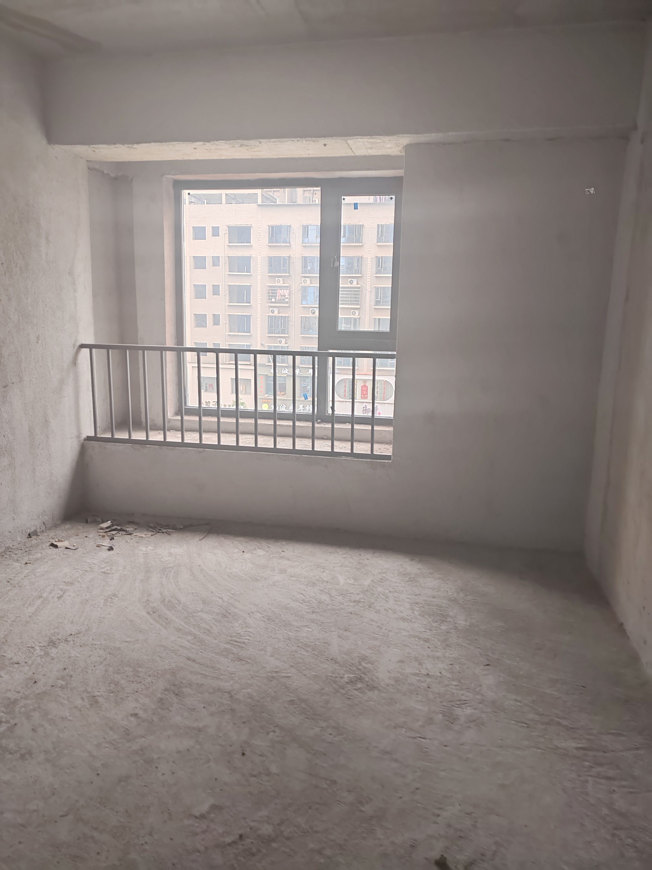 金信园林嘉园 4室2厅2卫 80.0万 金信园林嘉园 4室2厅2卫 80.0万客厅