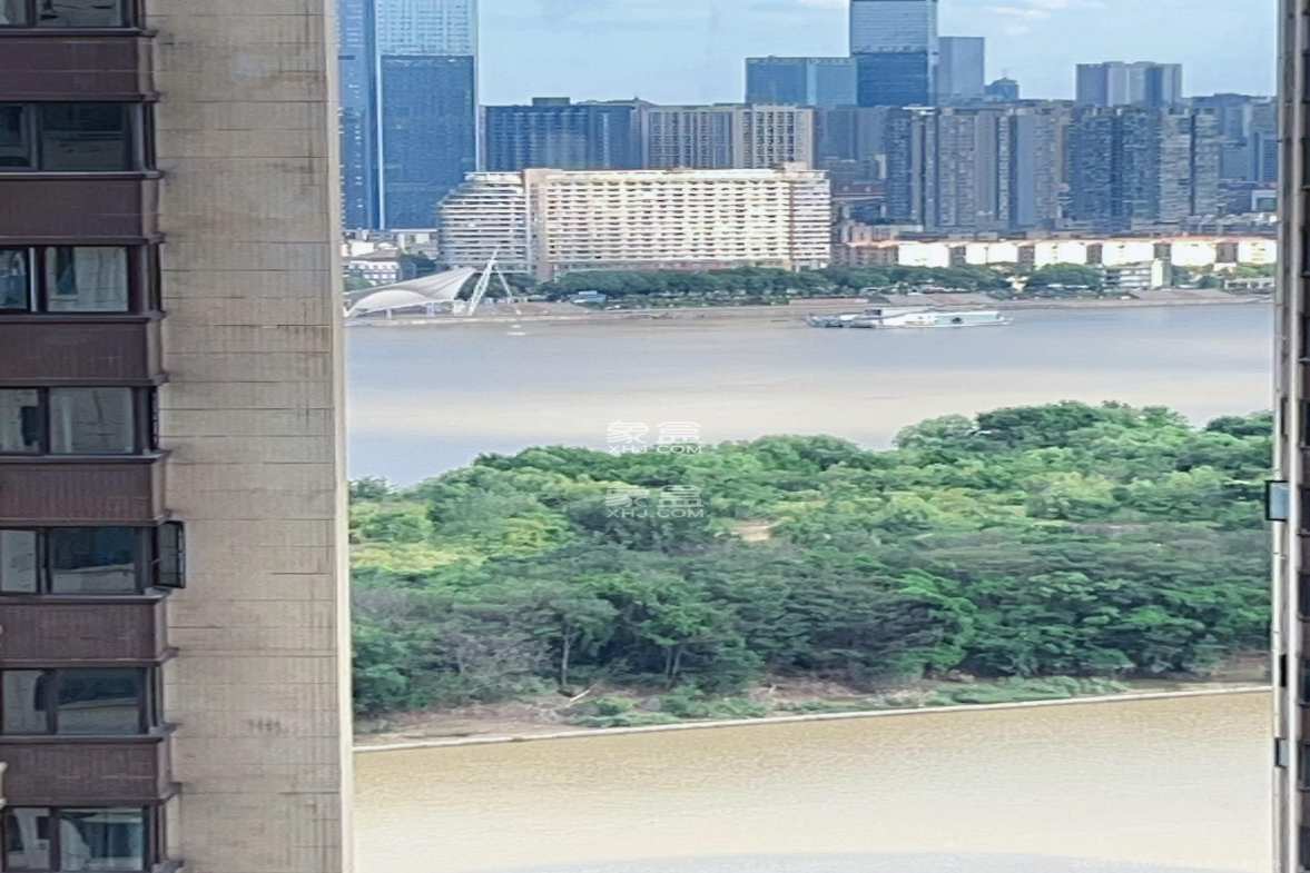 保利西海岸A区 1室1厅1卫 1500.0元/月 保利西海岸A区 1室1厅1卫 1500.0元/月室内图