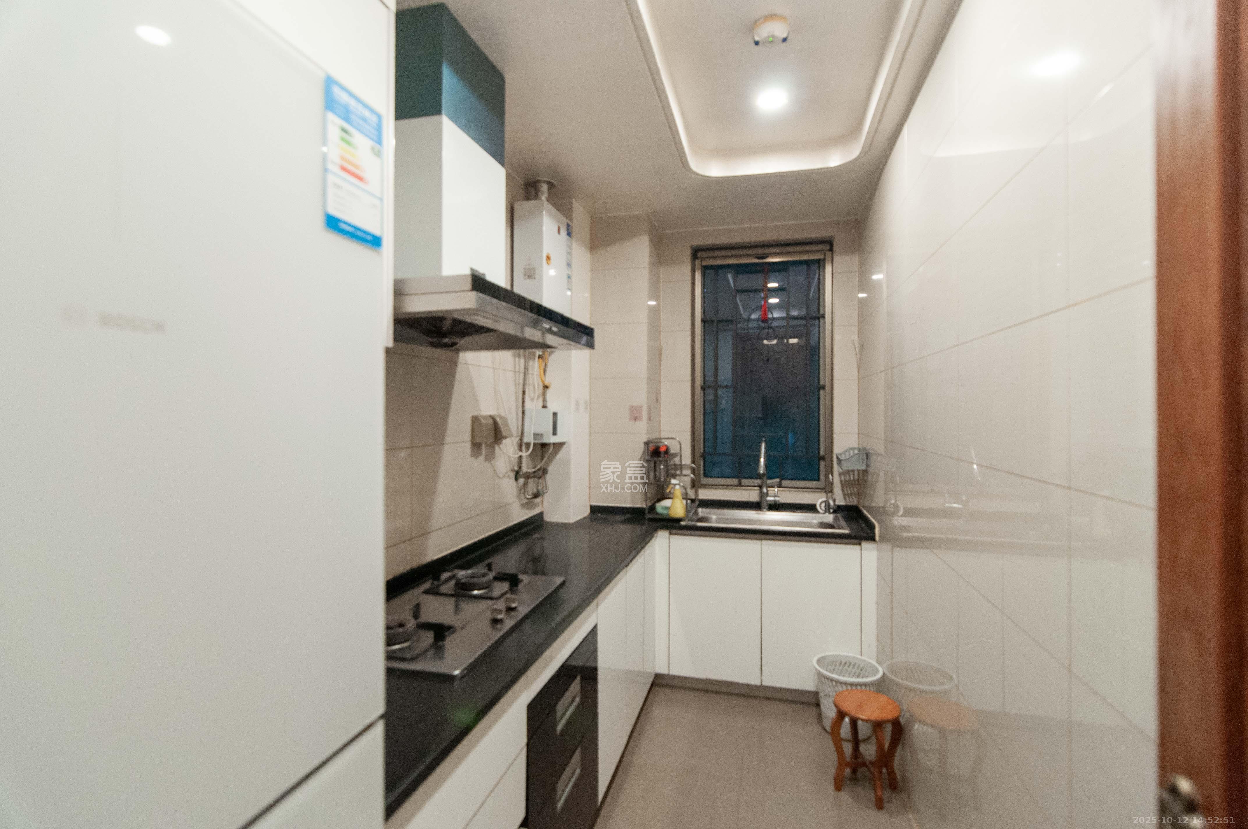 梅溪湖金茂府(金茂广场)(金茂览秀城) 3室2厅2卫 195.0万 梅溪湖金茂府(金茂广场)(金茂览秀城) 3室2厅2卫 195.0万厨房