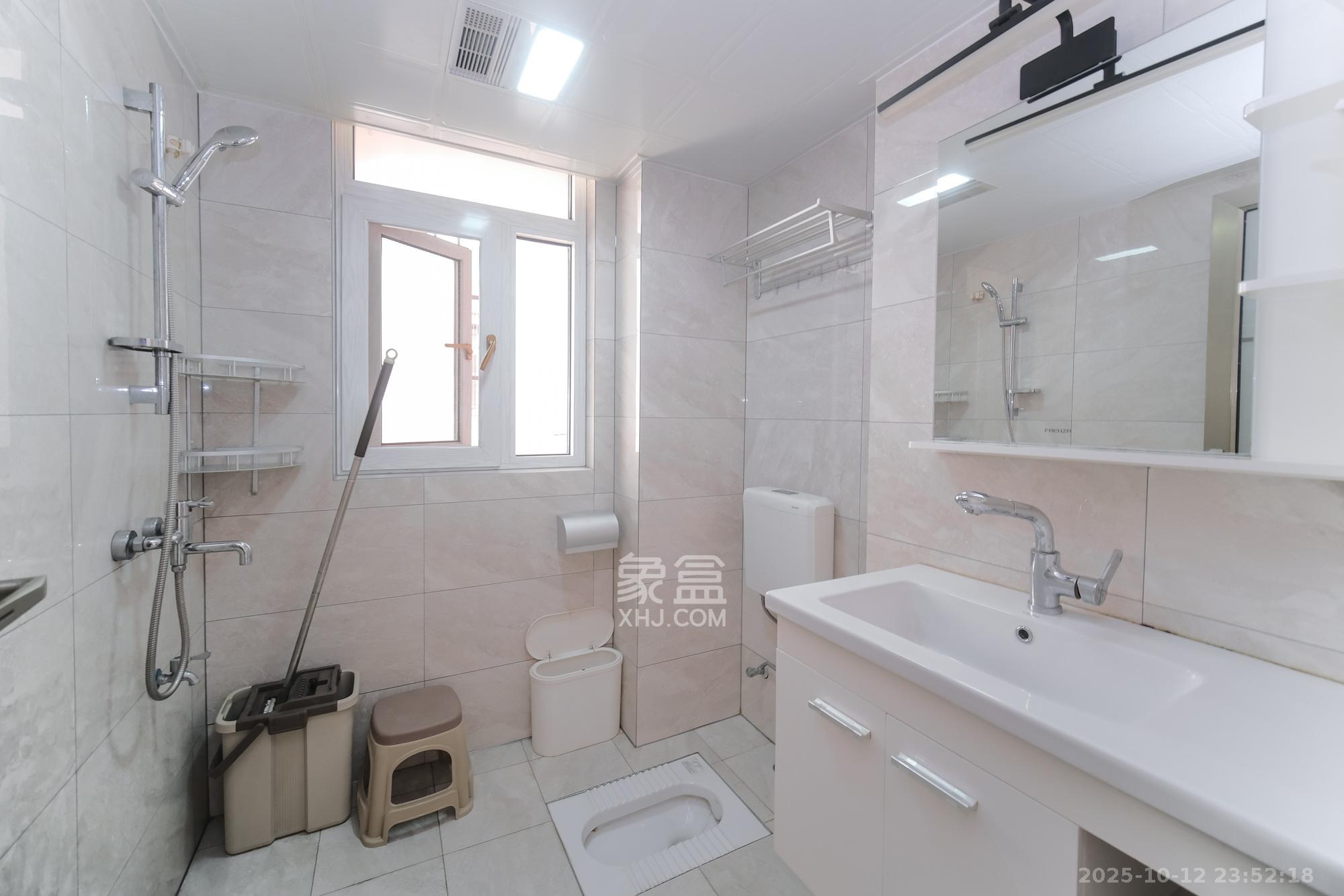 盛地尊域  1室2厅1卫    110.0万卫生间