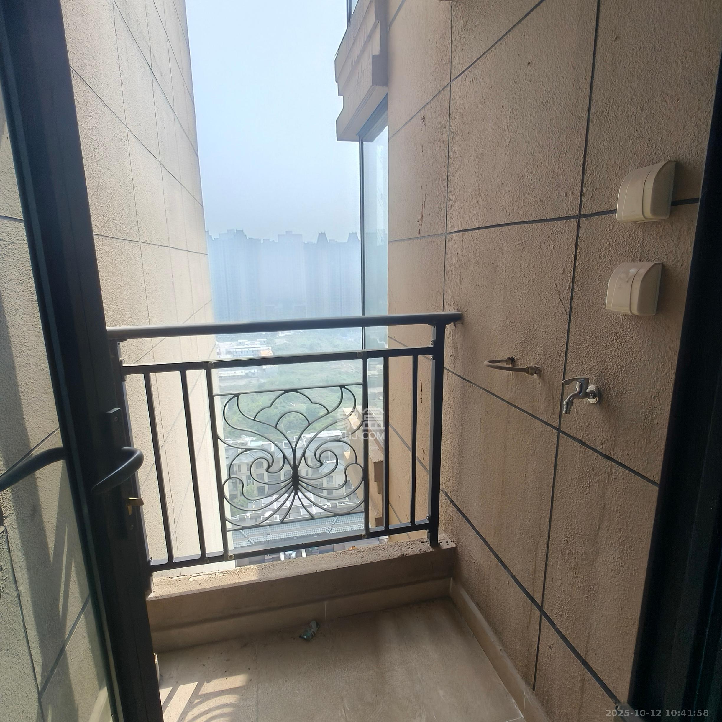 恒大御景天下城三期  3室2厅1卫    2400.0元/月 恒大御景天下城三期  3室2厅1卫    2400.0元/月室内图