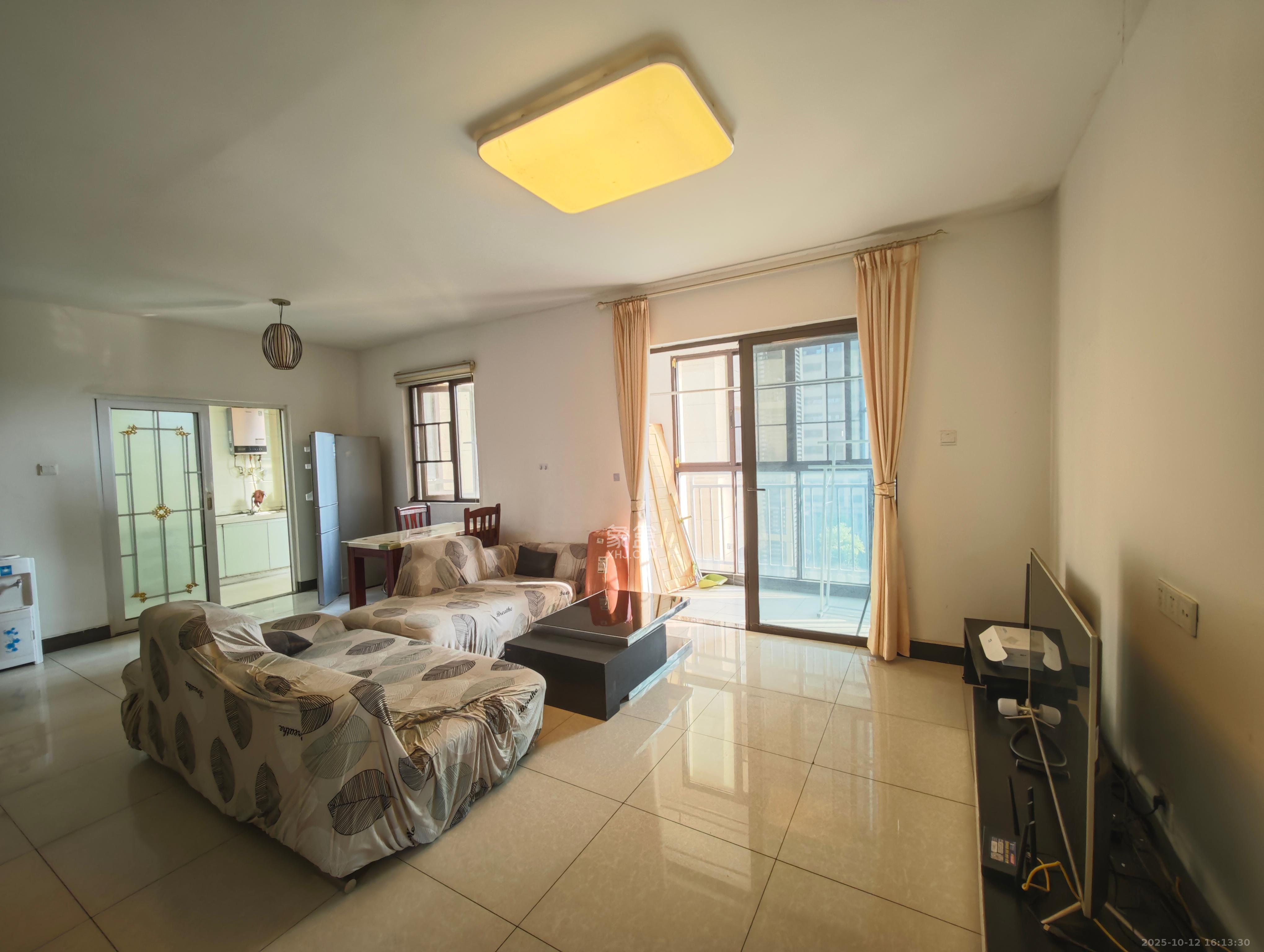 华润置地广场二期  4室2厅2卫    2600.0元/月