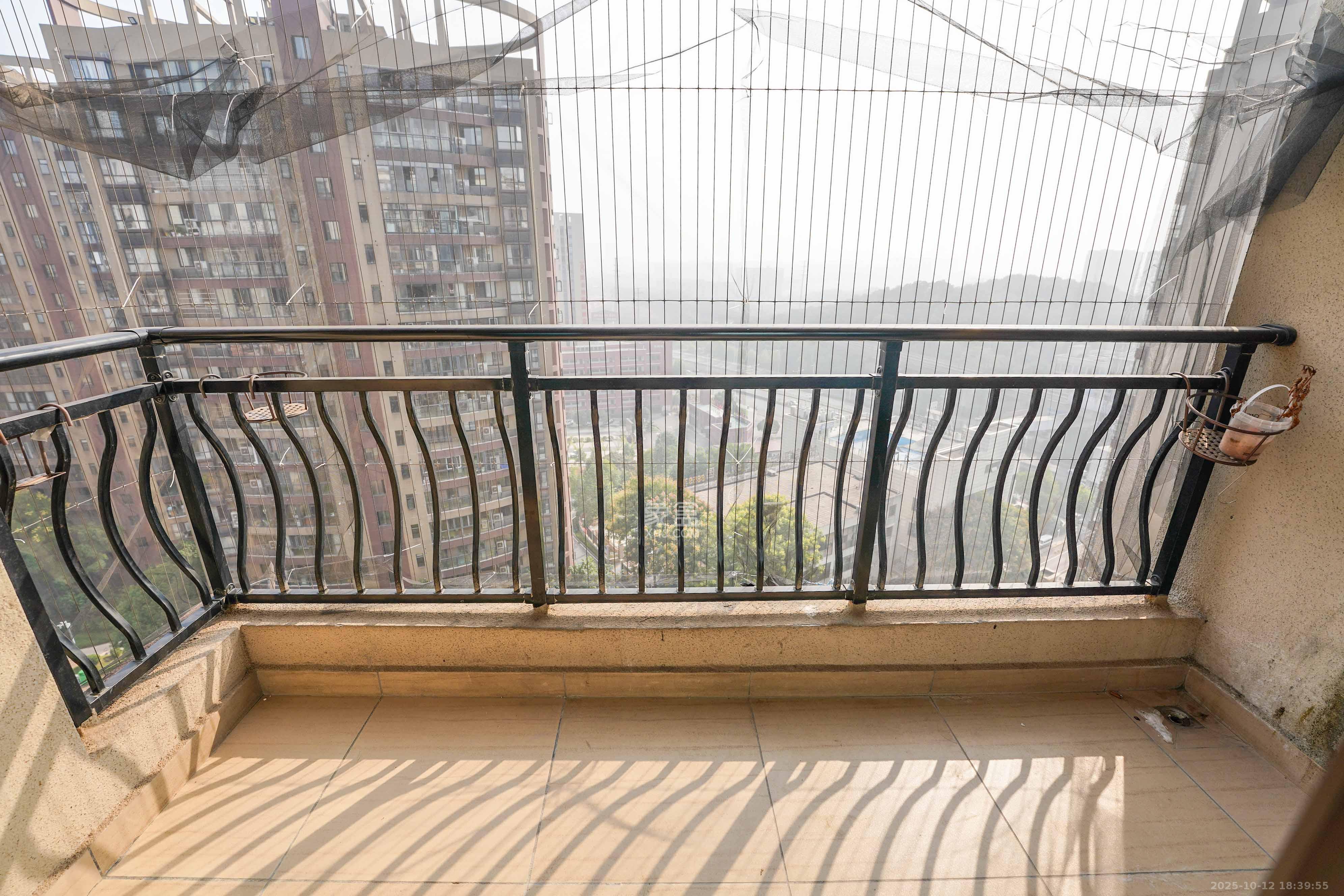 碧桂园公园壹号（凯怡茗苑）  3室2厅1卫    58.0万阳台