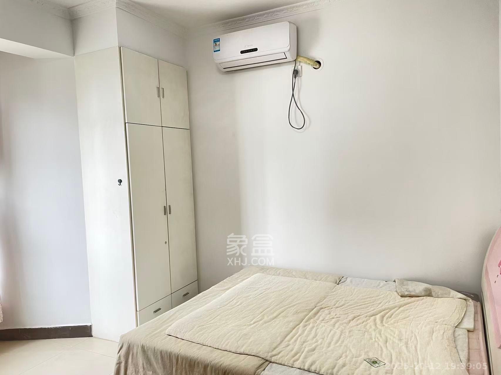 山水华景 3室2厅2卫 2600.0元/月 山水华景 3室2厅2卫 2600.0元/月室内图