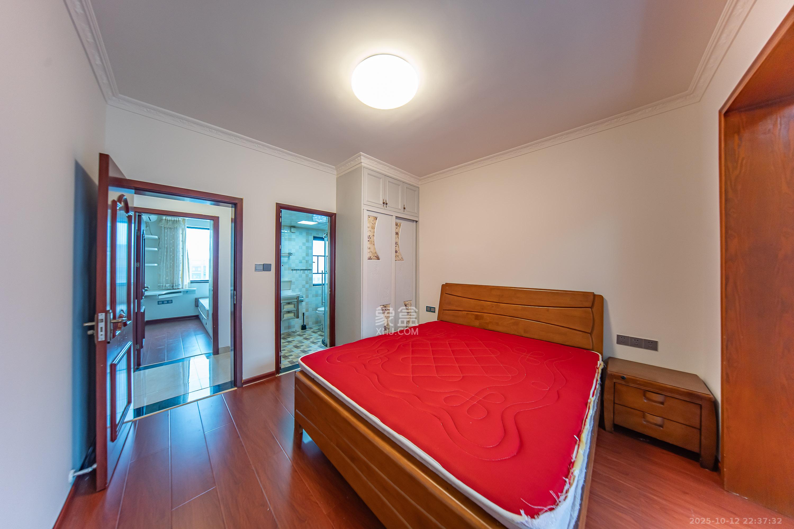 湘桥佳苑 3室2厅2卫 89.0万 湘桥佳苑 3室2厅2卫 89.0万卧室